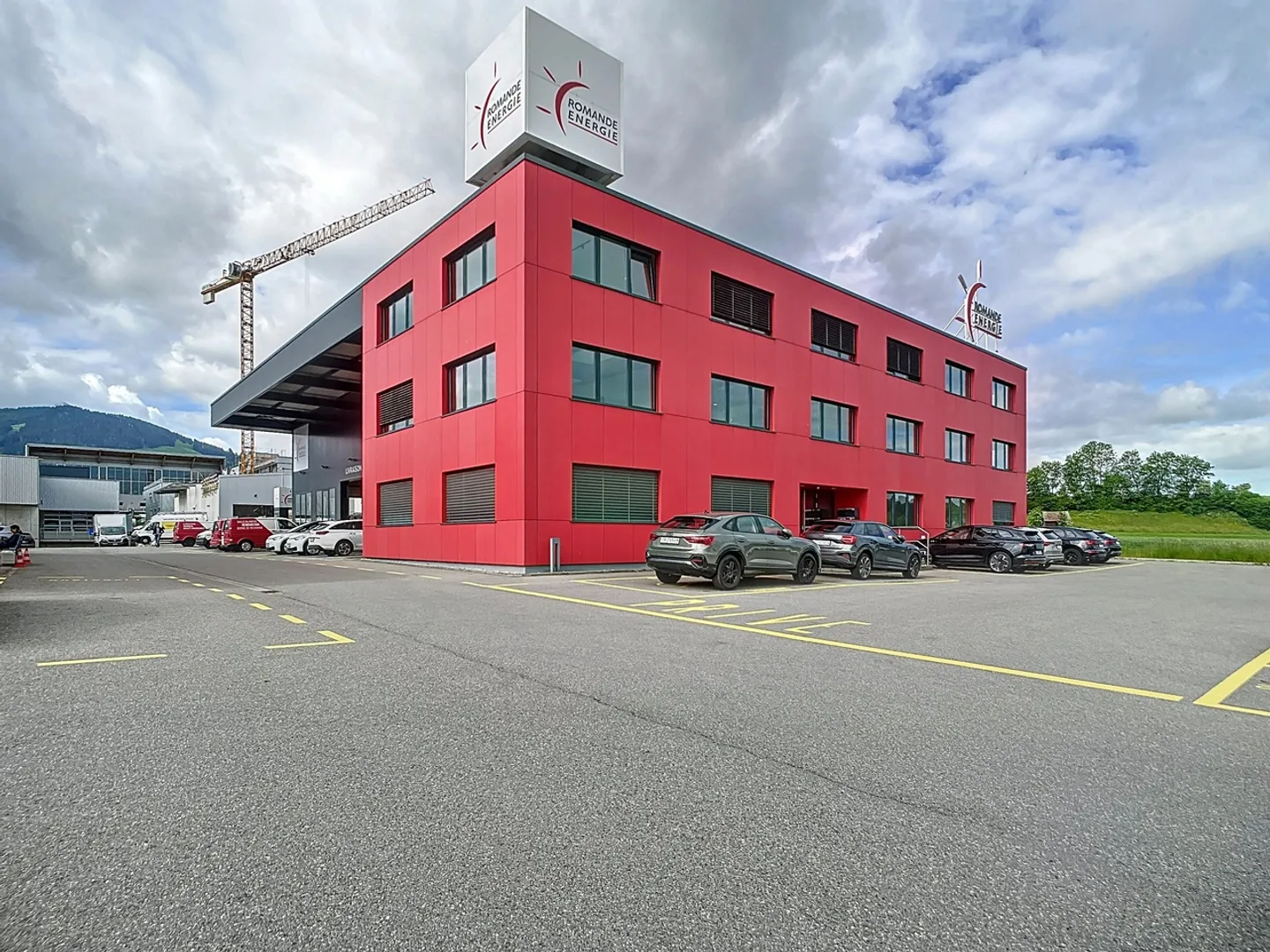 INDUSTRIEHALLE VON CA. 1.800 M² + BÜROOPTION VON CA. 500 M² - Foto 2 von 22