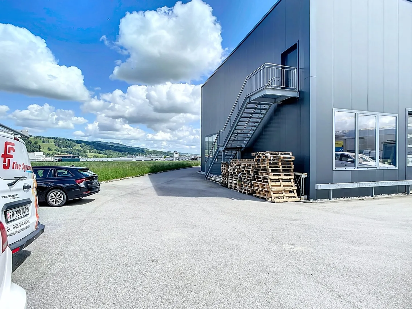 INDUSTRIEHALLE VON CA. 1.800 M² + BÜROOPTION VON CA. 500 M² - Foto 4 von 22