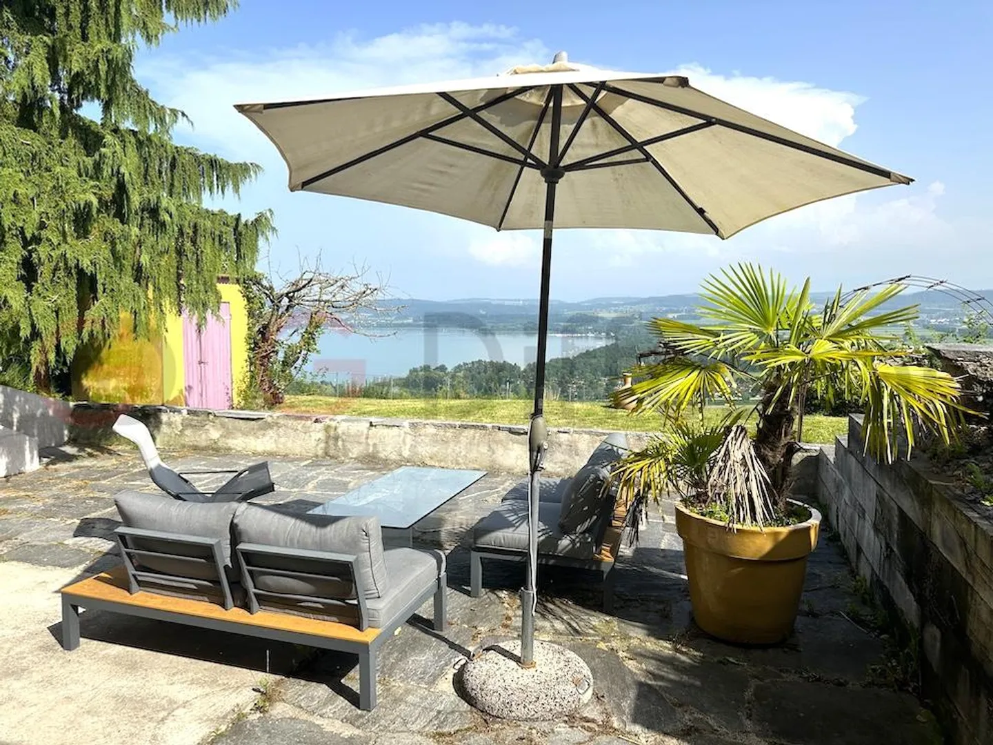 Villa con terreno edificabile - Foto 1 di 13