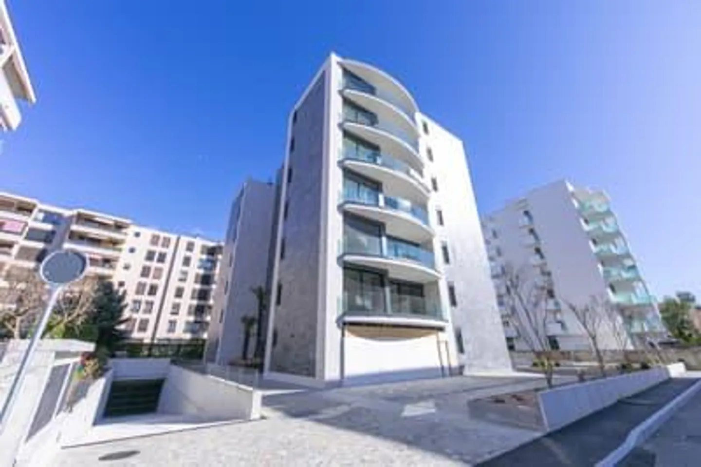 Modern Apartments in a Well-Served Area - Photo 2 of 25