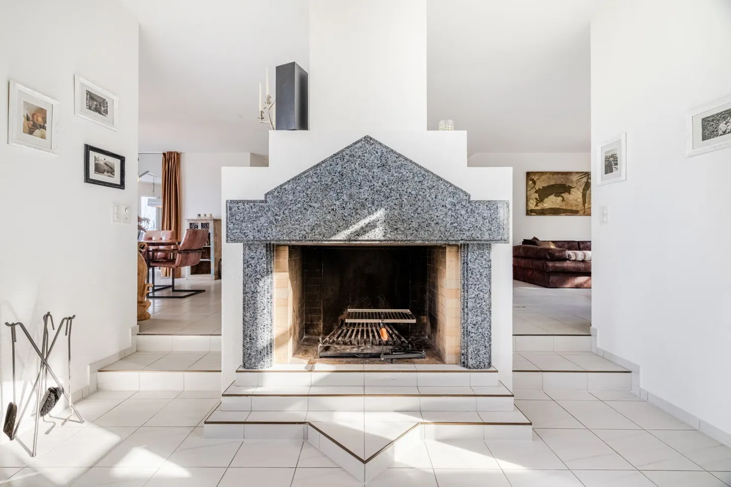Villa rappresentativa e unica in una posizione residenziale di alto livello con vista lago attraente e appartamento - Foto 10 di 65