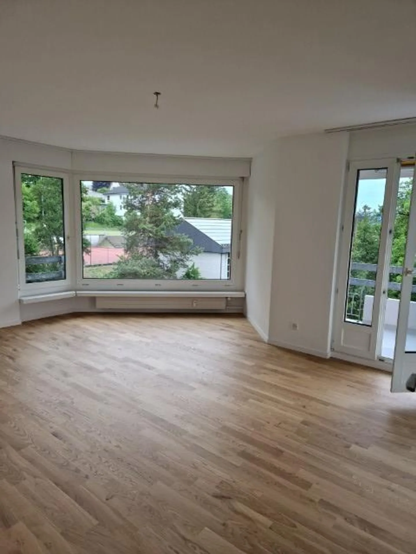 Attractive 3.5-room apartment with balcony on the 6th floor - Photo 2 of 12