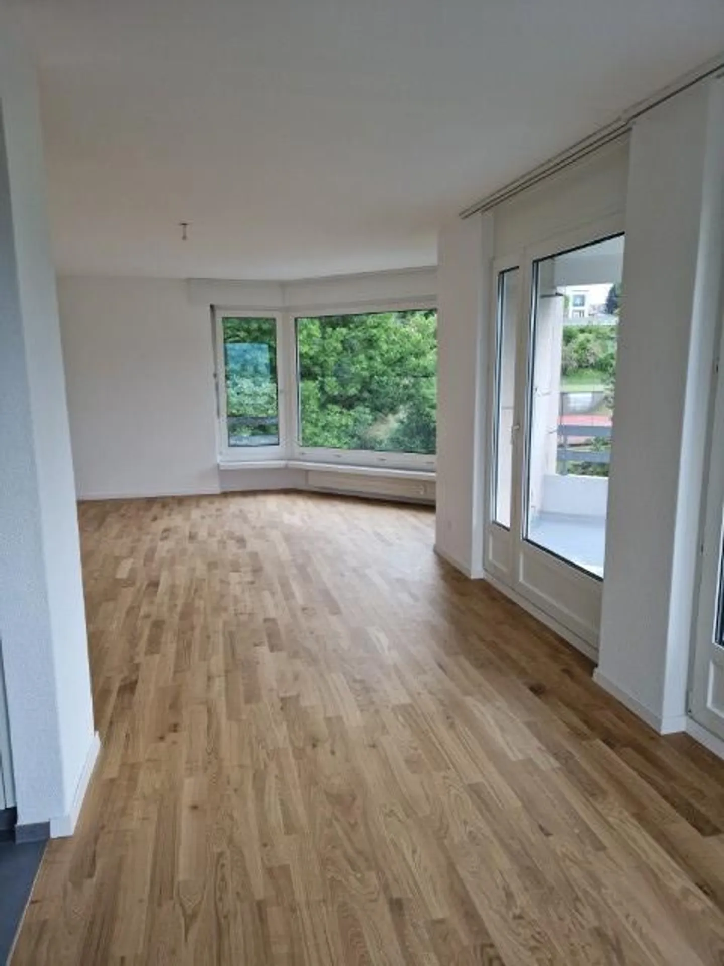 Attractive 3.5-room apartment with balcony on the 6th floor - Photo 3 of 12