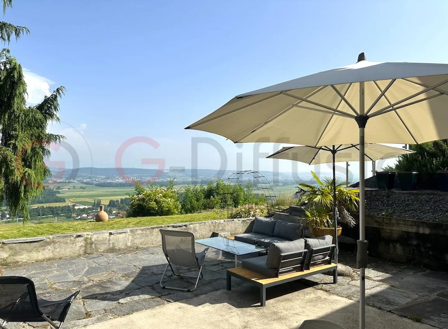 Villa con terreno edificabile - Foto 3 di 13