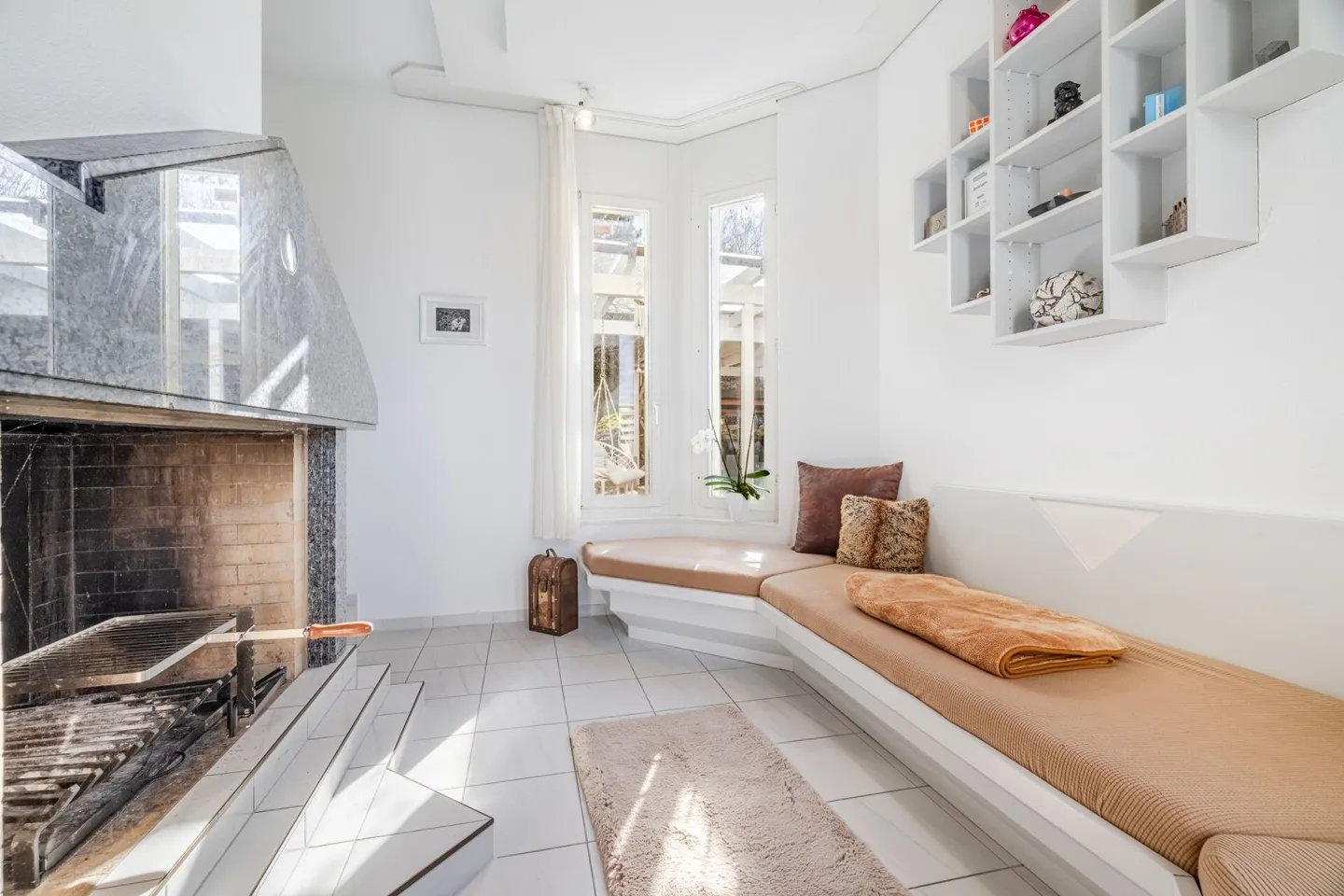 Villa rappresentativa e unica in una posizione residenziale di alto livello con vista lago attraente e appartamento - Foto 23 di 65