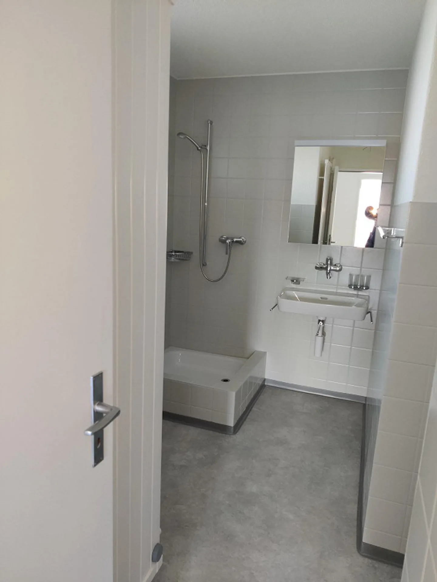 Grande appartement penthouse 4 1/2 pièces avec deux terrasses - Photo 10 sur 13