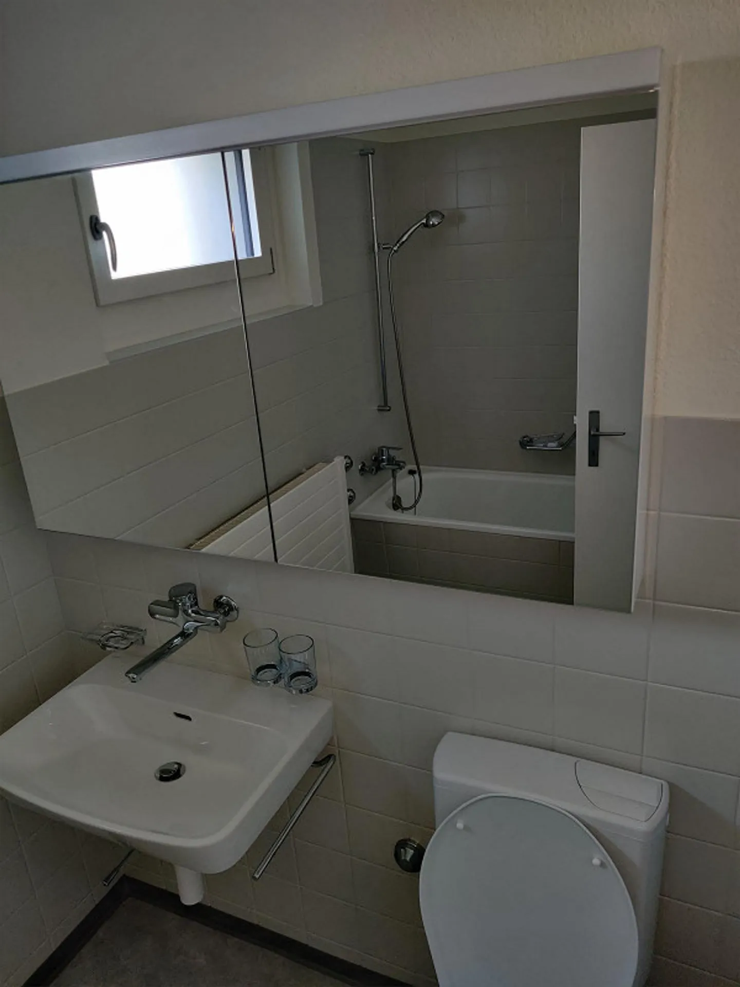 Grande appartement penthouse 4 1/2 pièces avec deux terrasses - Photo 11 sur 13