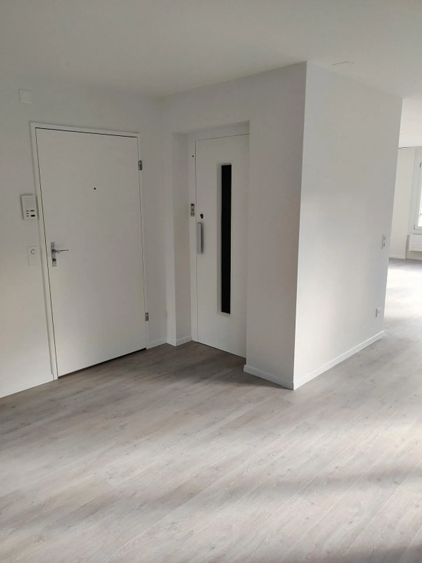Grande appartement penthouse 4 1/2 pièces avec deux terrasses - Photo 12 sur 13