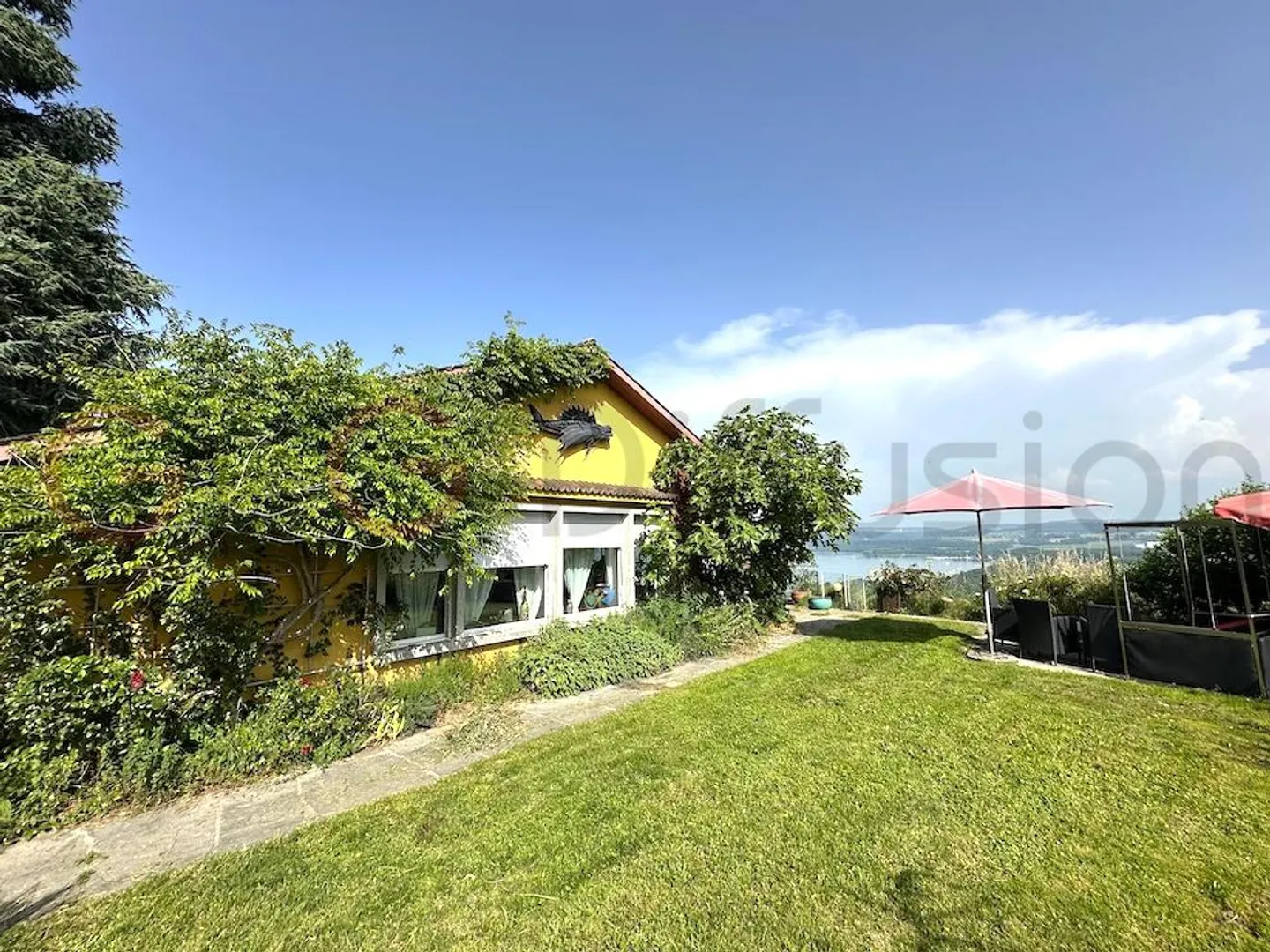 Villa con terreno edificabile - Foto 5 di 13