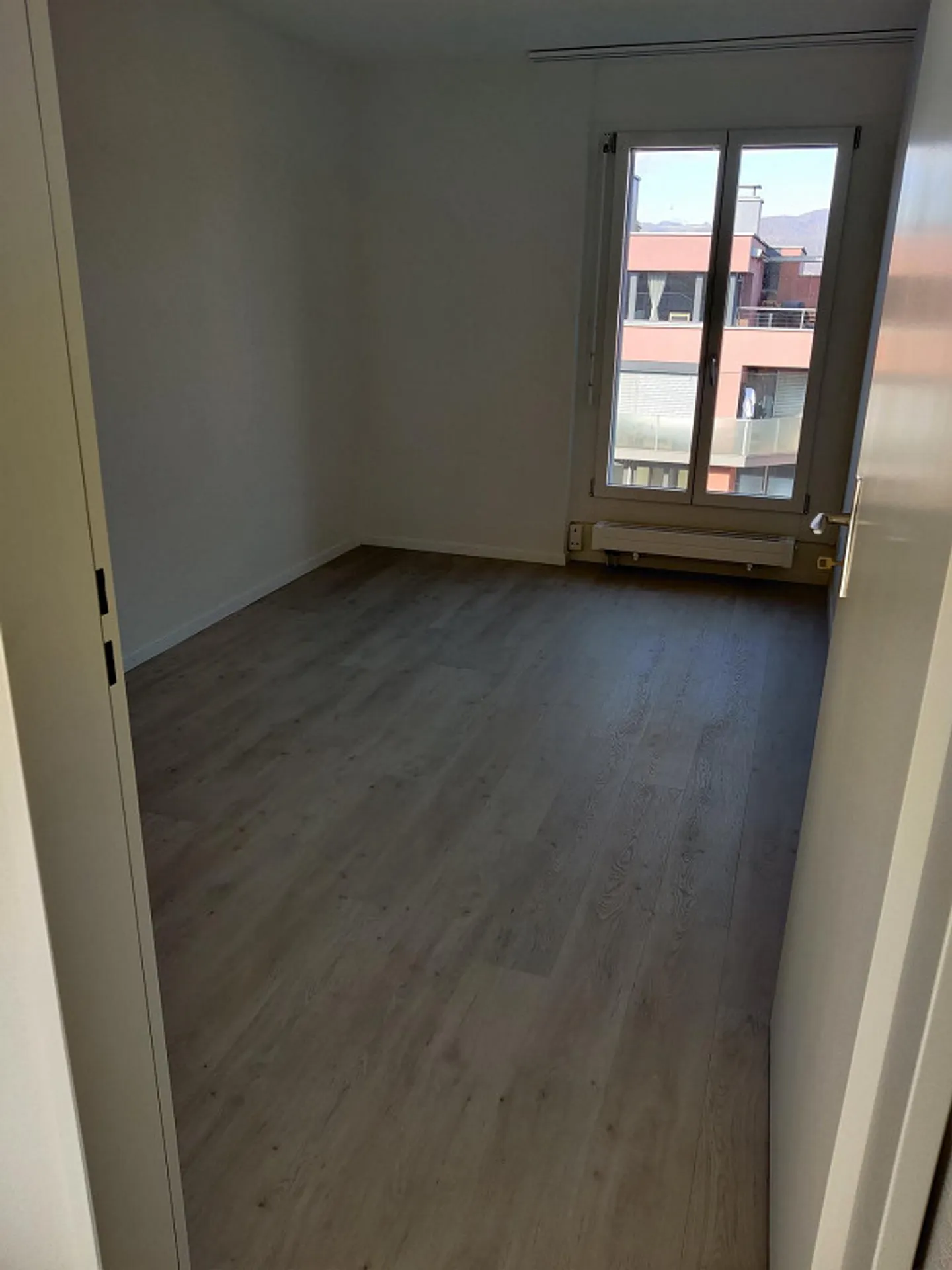 Grande appartement penthouse 4 1/2 pièces avec deux terrasses - Photo 7 sur 13
