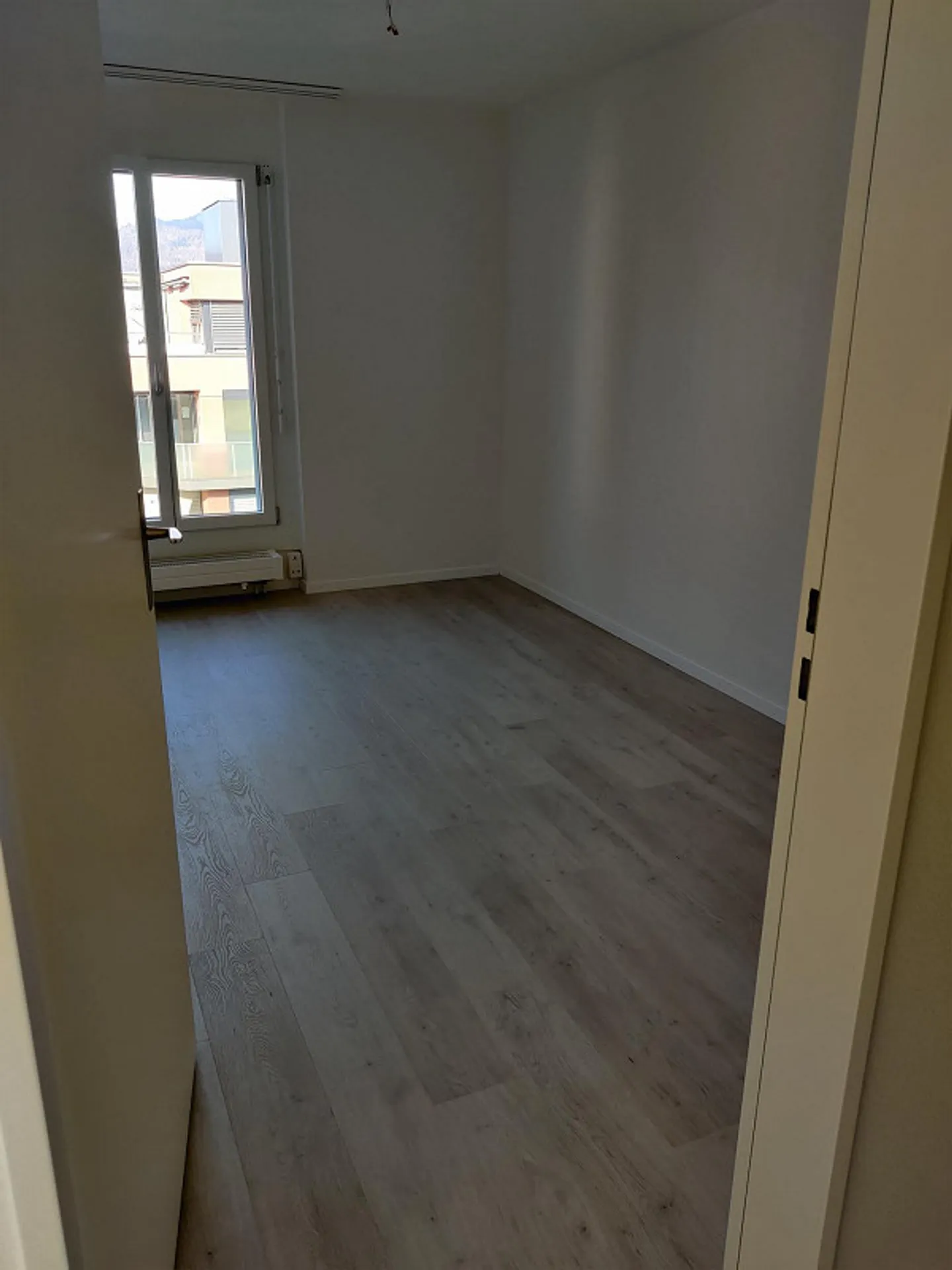 Grande appartement penthouse 4 1/2 pièces avec deux terrasses - Photo 8 sur 13