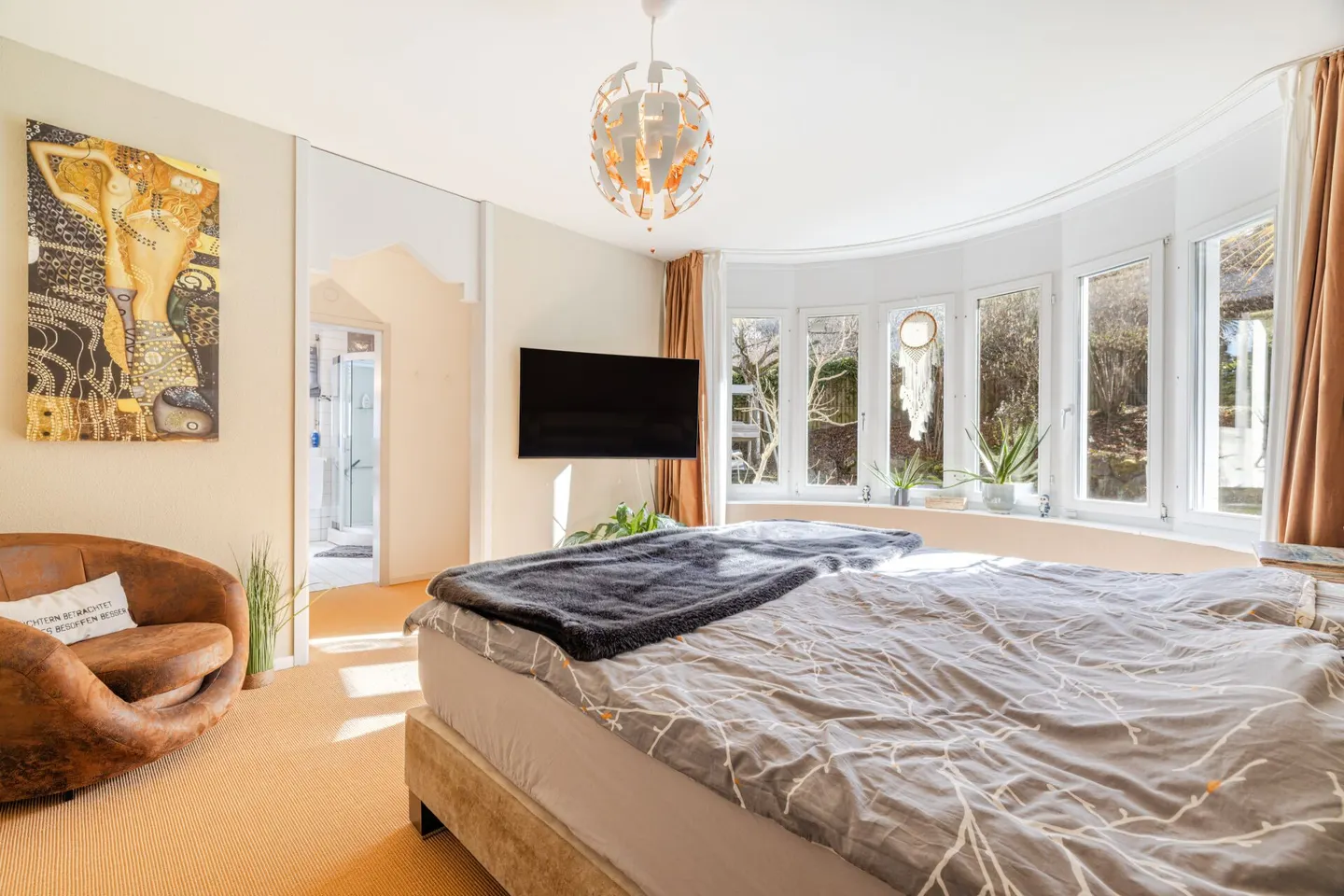 Villa rappresentativa e unica in una posizione residenziale di alto livello con vista lago attraente e appartamento - Foto 11 di 65