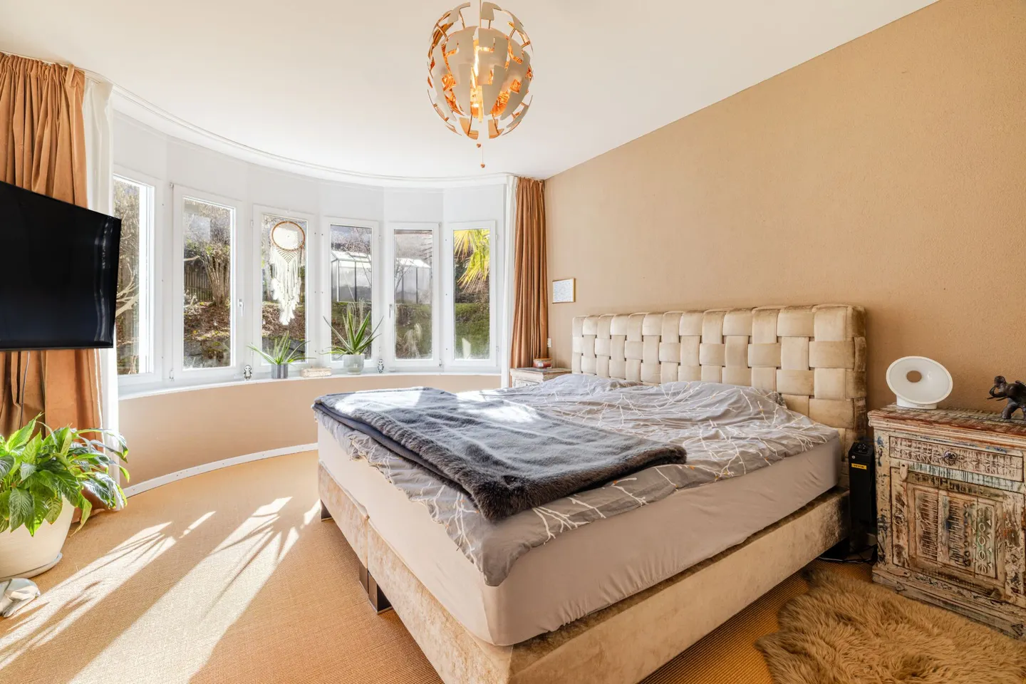 Villa rappresentativa e unica in una posizione residenziale di alto livello con vista lago attraente e appartamento - Foto 27 di 65