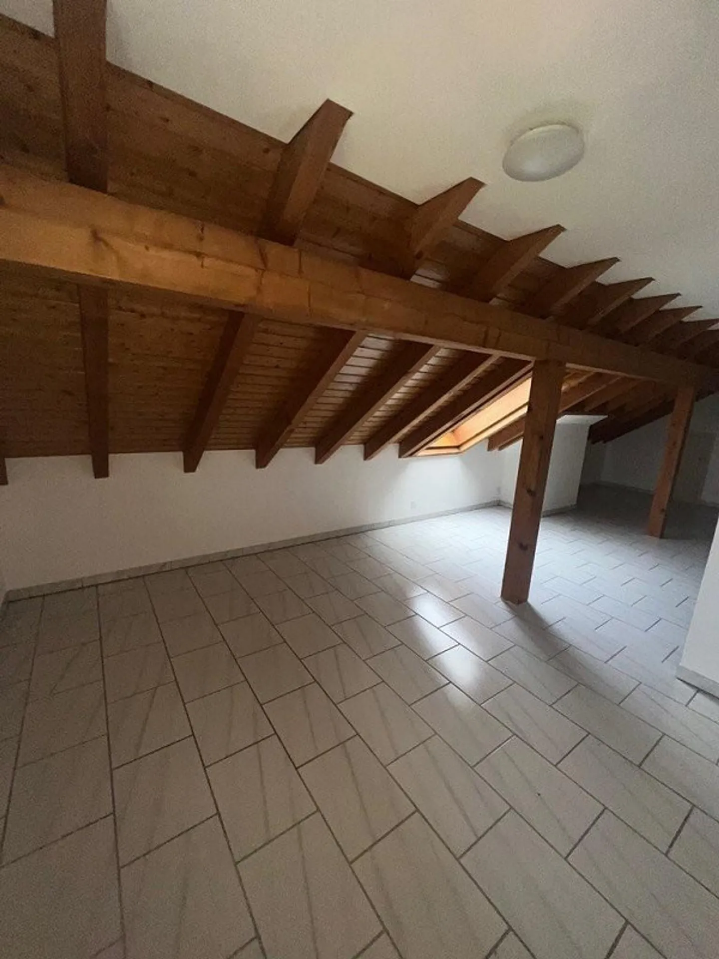 Appartement Charmant dans un Quartier Idéal - Photo 3 sur 8