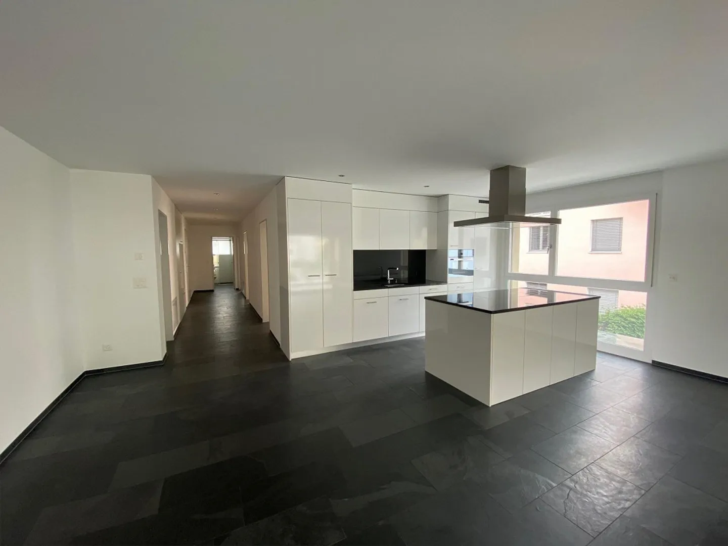 Modern 4.5-room apartment for rent - Photo 2 of 10