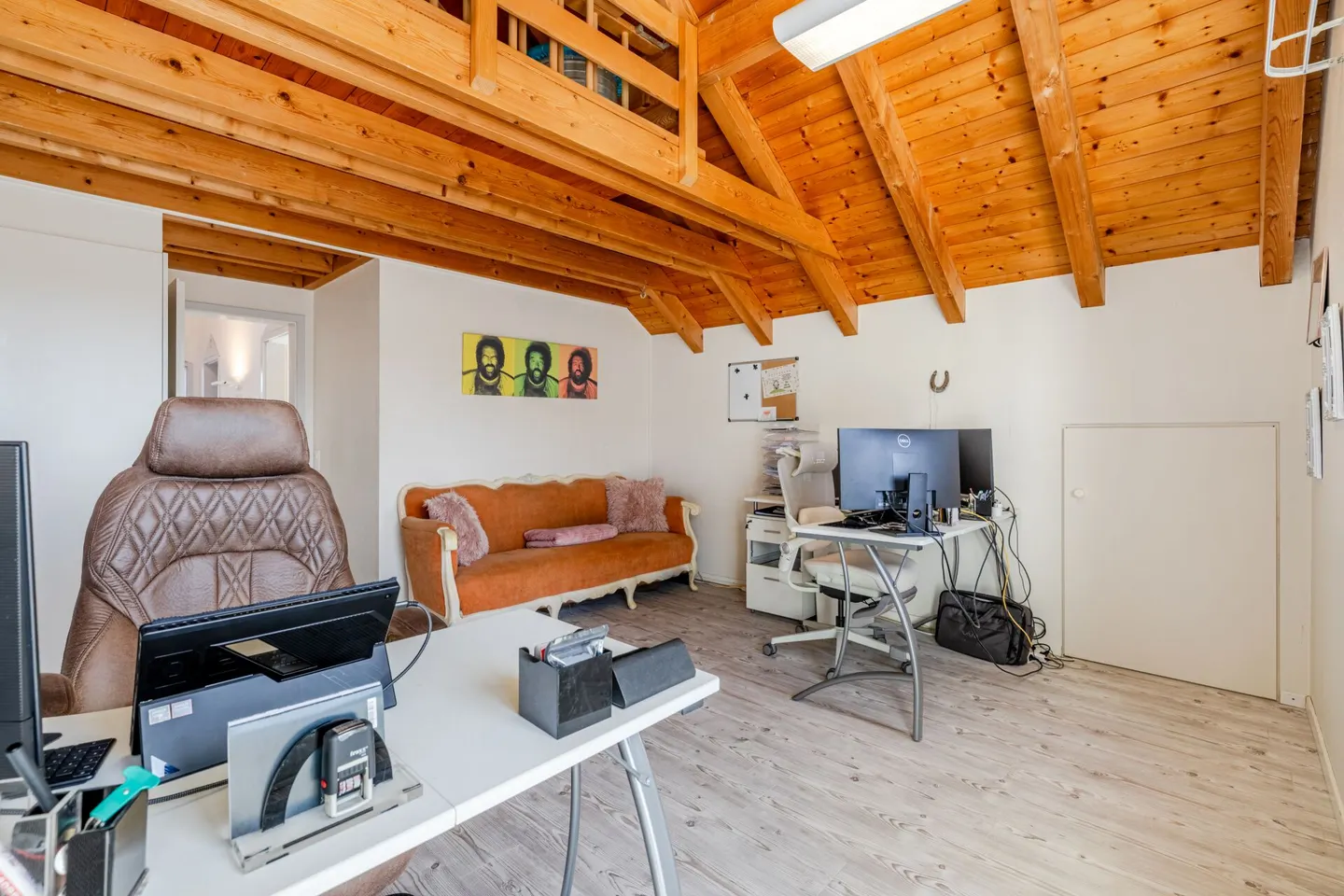 Villa rappresentativa e unica in una posizione residenziale di alto livello con vista lago attraente e appartamento - Foto 43 di 65