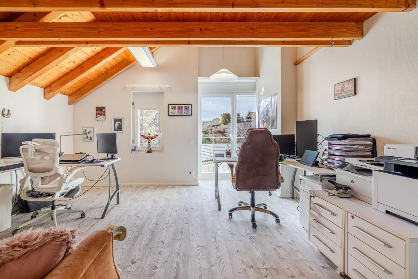 Villa rappresentativa e unica in una posizione residenziale di alto livello con vista lago attraente e appartamento - Foto 44 di 65