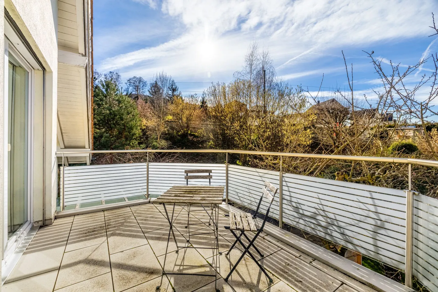 Villa rappresentativa e unica in una posizione residenziale di alto livello con vista lago attraente e appartamento - Foto 33 di 65