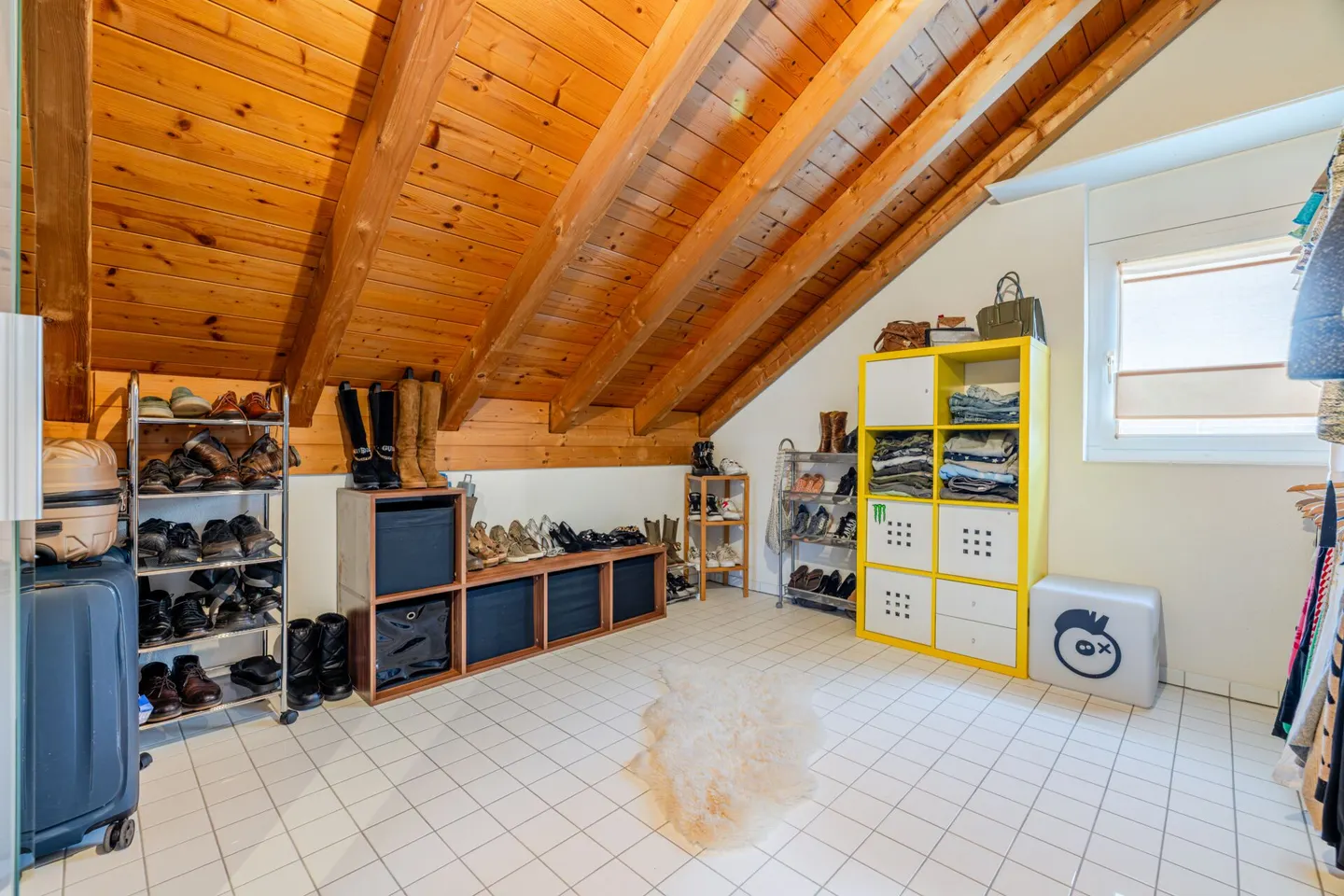 Villa rappresentativa e unica in una posizione residenziale di alto livello con vista lago attraente e appartamento - Foto 35 di 65