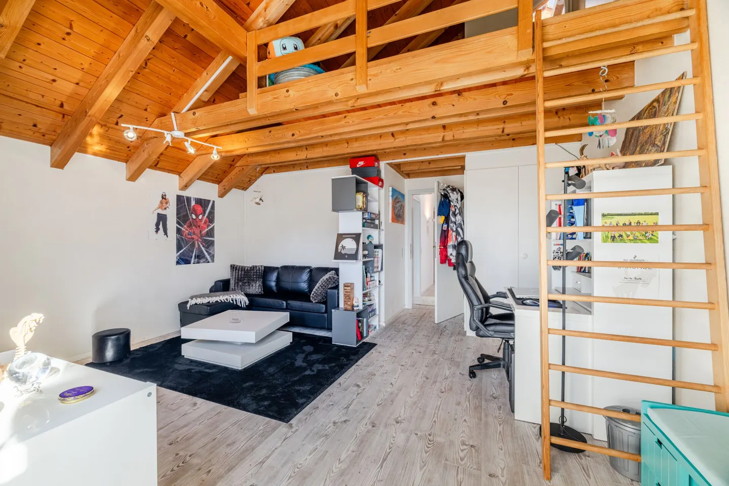 Villa rappresentativa e unica in una posizione residenziale di alto livello con vista lago attraente e appartamento - Foto 34 di 65