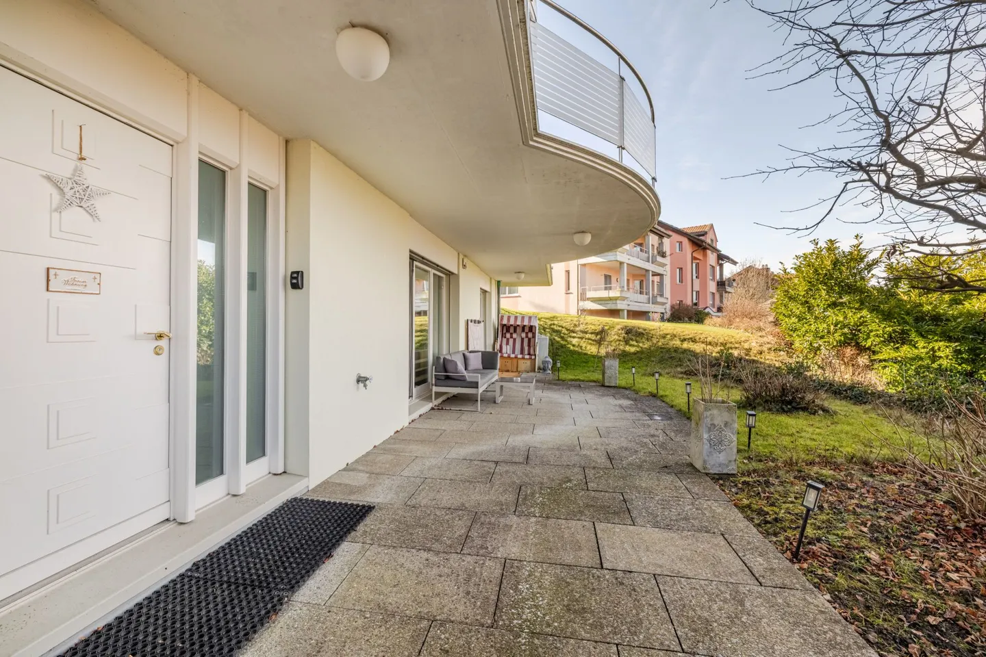 Villa rappresentativa e unica in una posizione residenziale di alto livello con vista lago attraente e appartamento - Foto 47 di 65