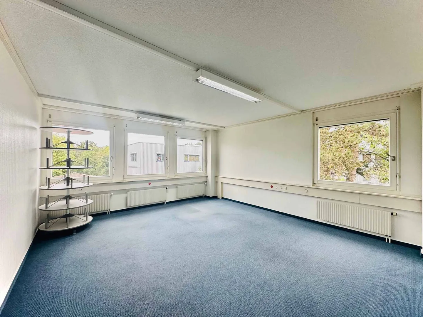 Offices, premises of 130 m2 for rent in Mont-sur-Lausanne - Photo 2 of 4
