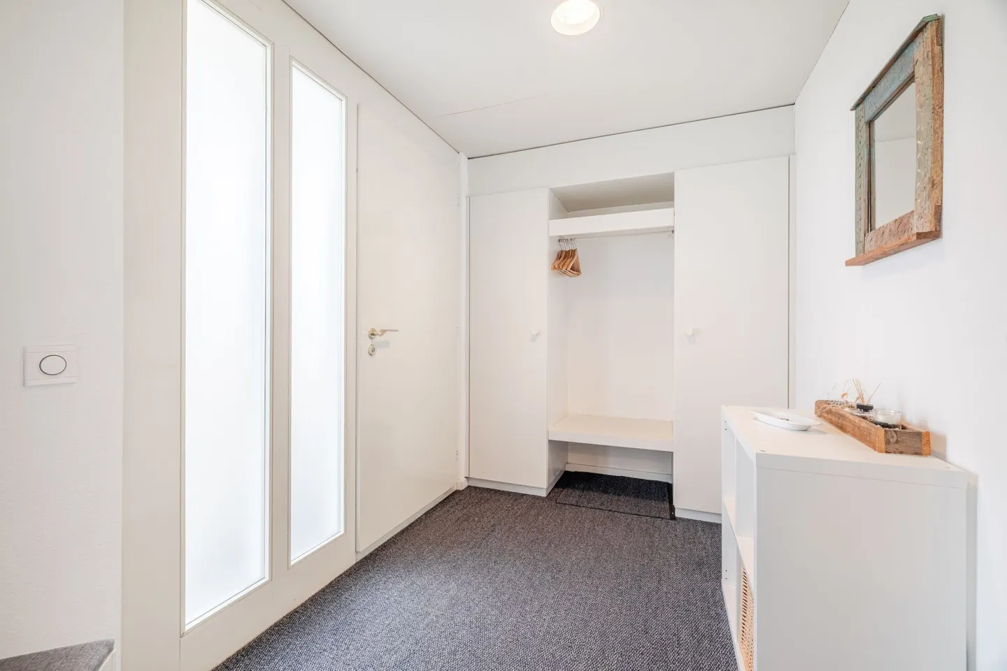 Villa rappresentativa e unica in una posizione residenziale di alto livello con vista lago attraente e appartamento - Foto 48 di 65