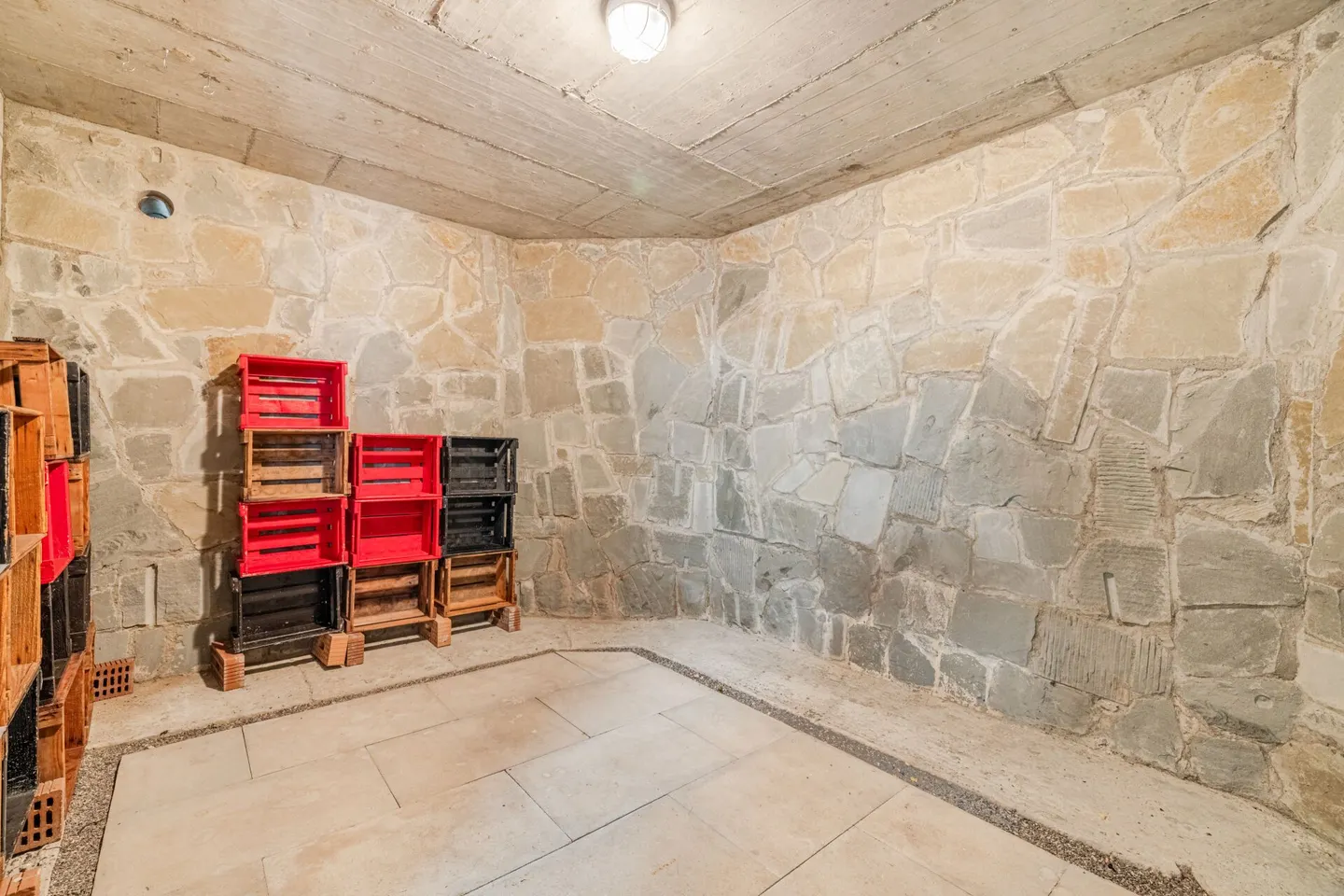 Villa rappresentativa e unica in una posizione residenziale di alto livello con vista lago attraente e appartamento - Foto 56 di 65