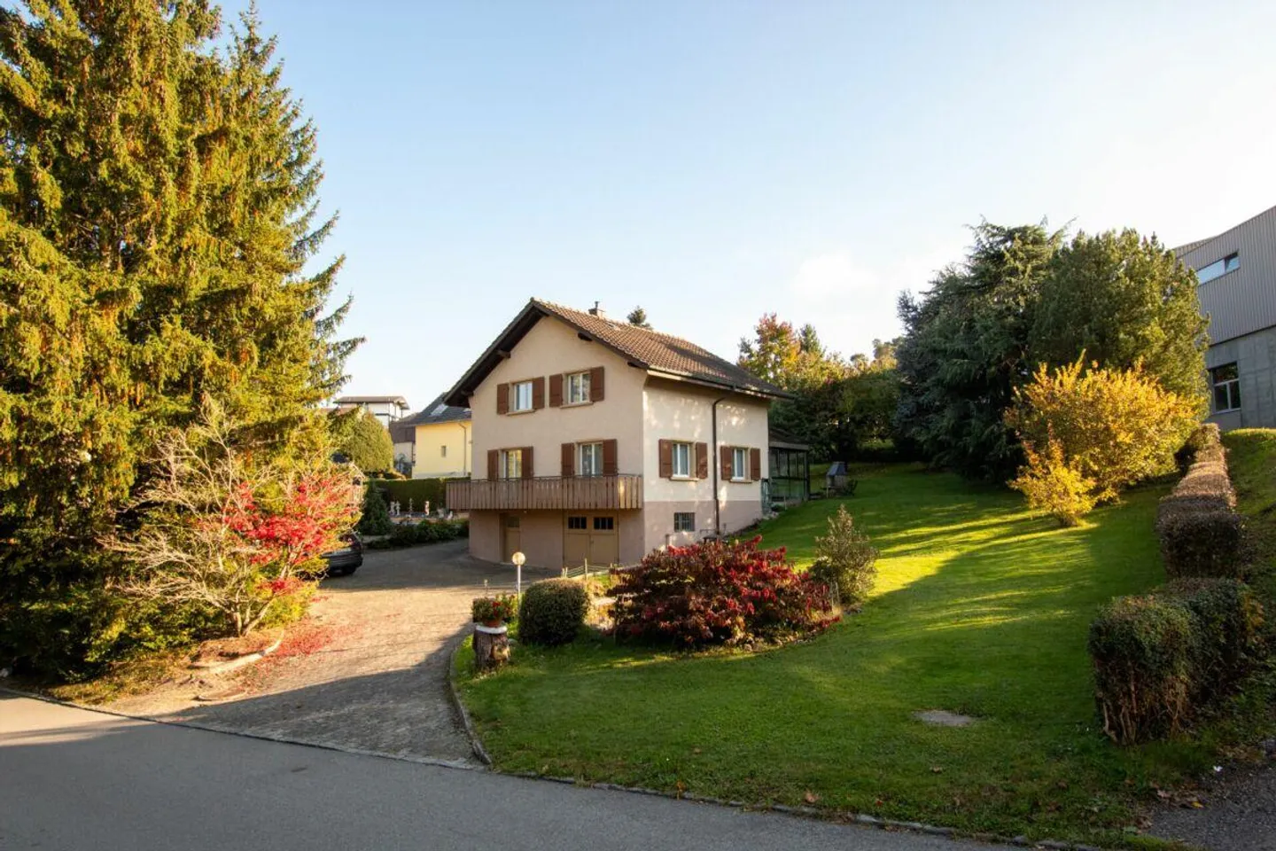 Single-family house with generous surroundings - Photo 1 of 13