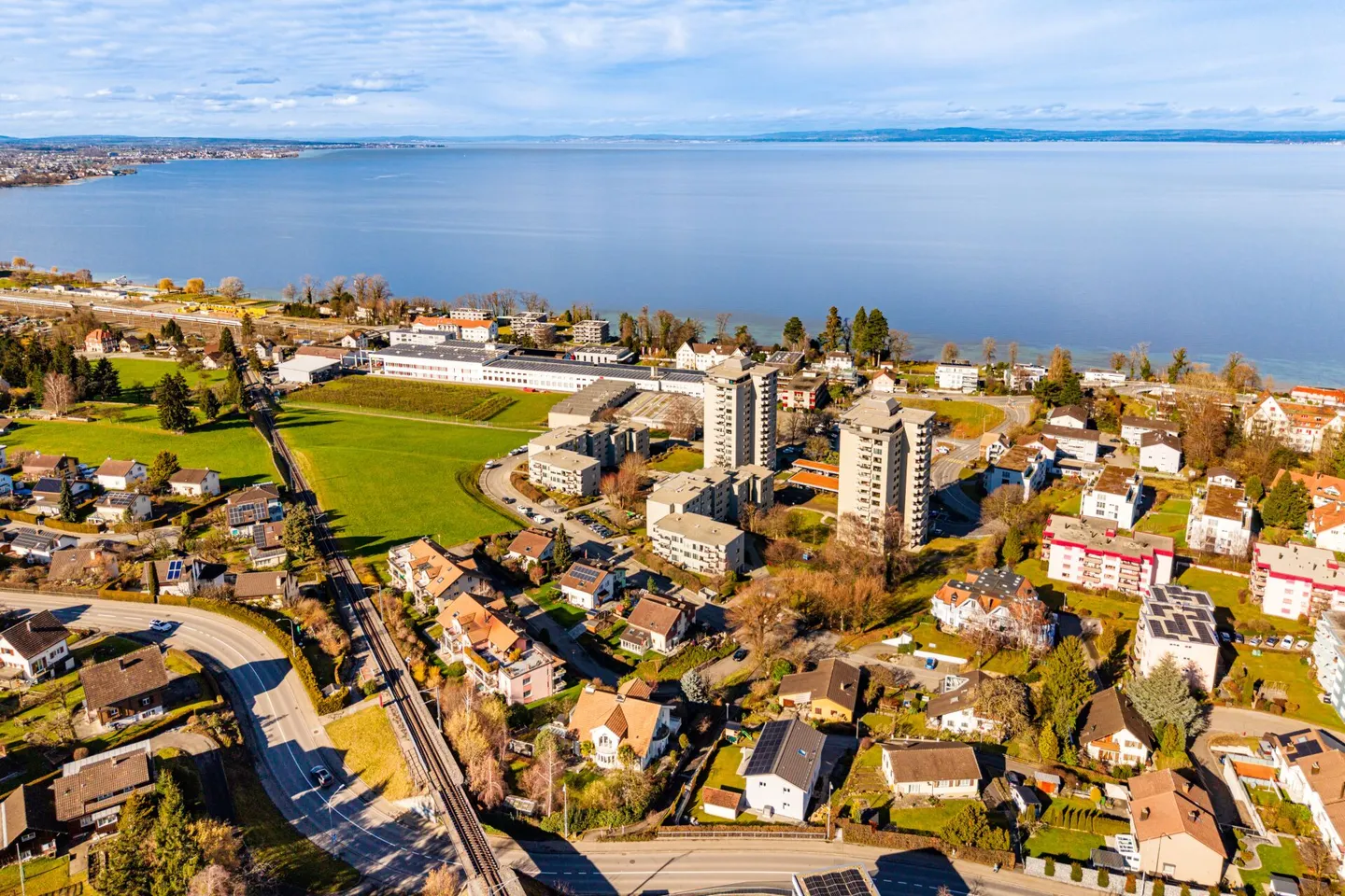 Villa rappresentativa e unica in una posizione residenziale di alto livello con vista lago attraente e appartamento - Foto 65 di 65