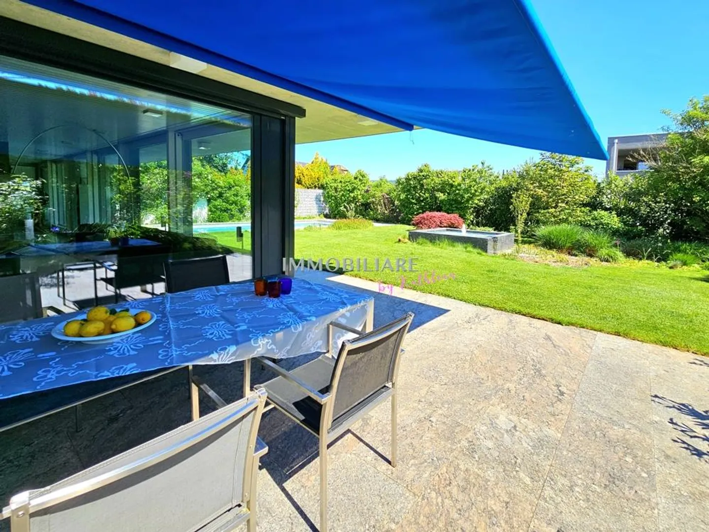 Maison d'architecte exclusive dans le style mid-century avec de grands espaces - Photo 10 sur 19