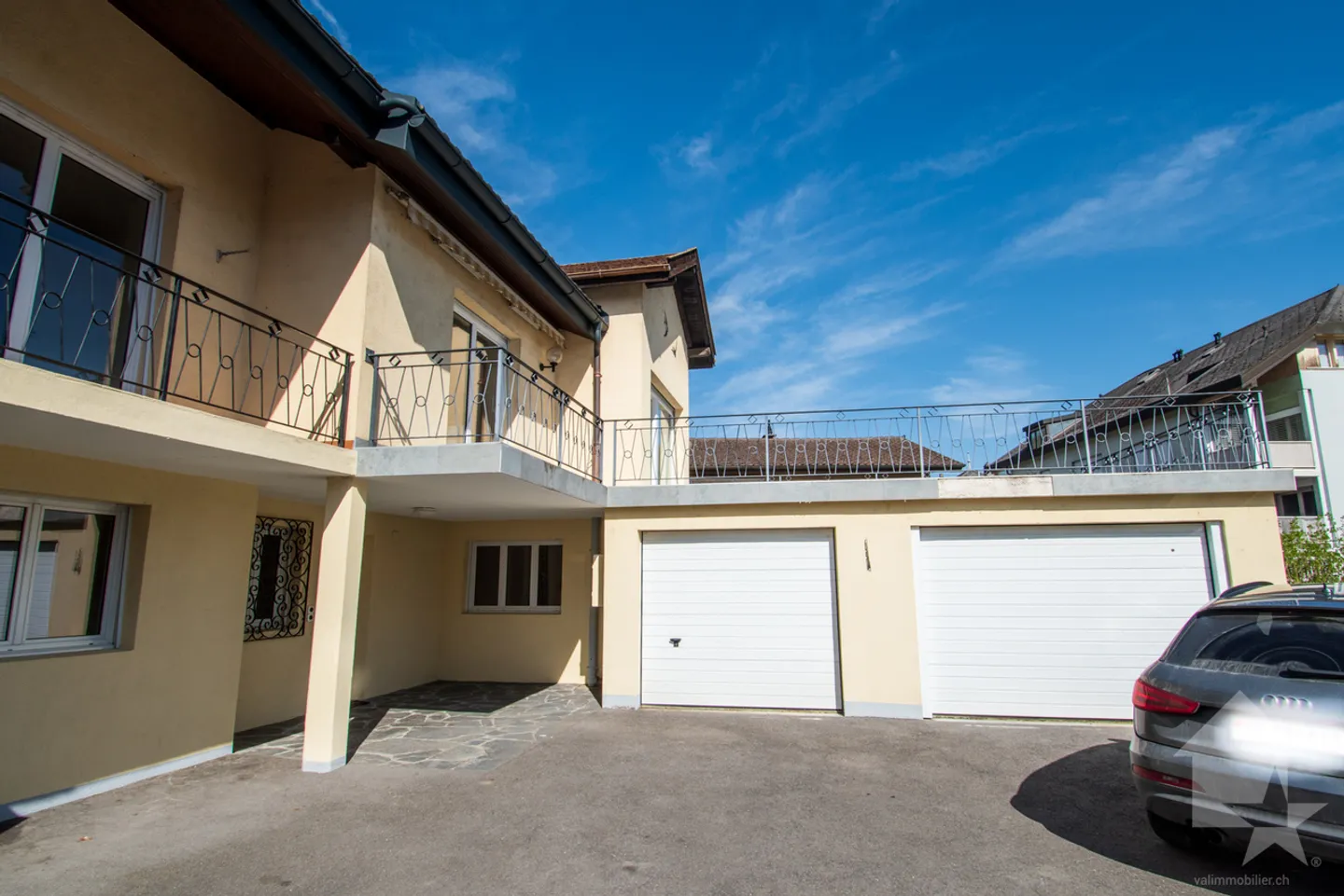 Collombey, Dorfhaus mit Terrasse und Garage - Foto 2 von 11