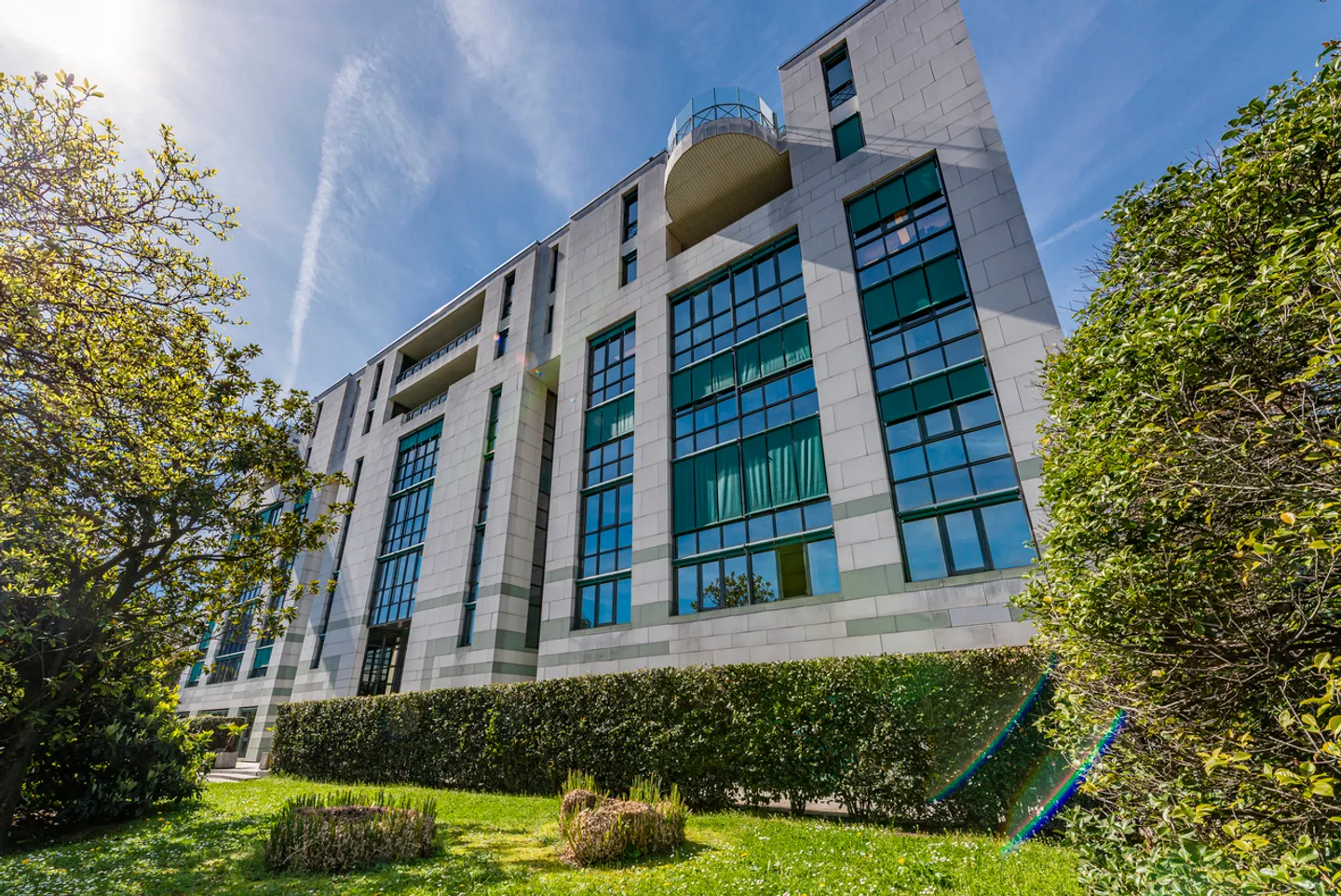Spazioso immobile con potenziale residenziale nel cuore di Lugano - Foto 2 di 8