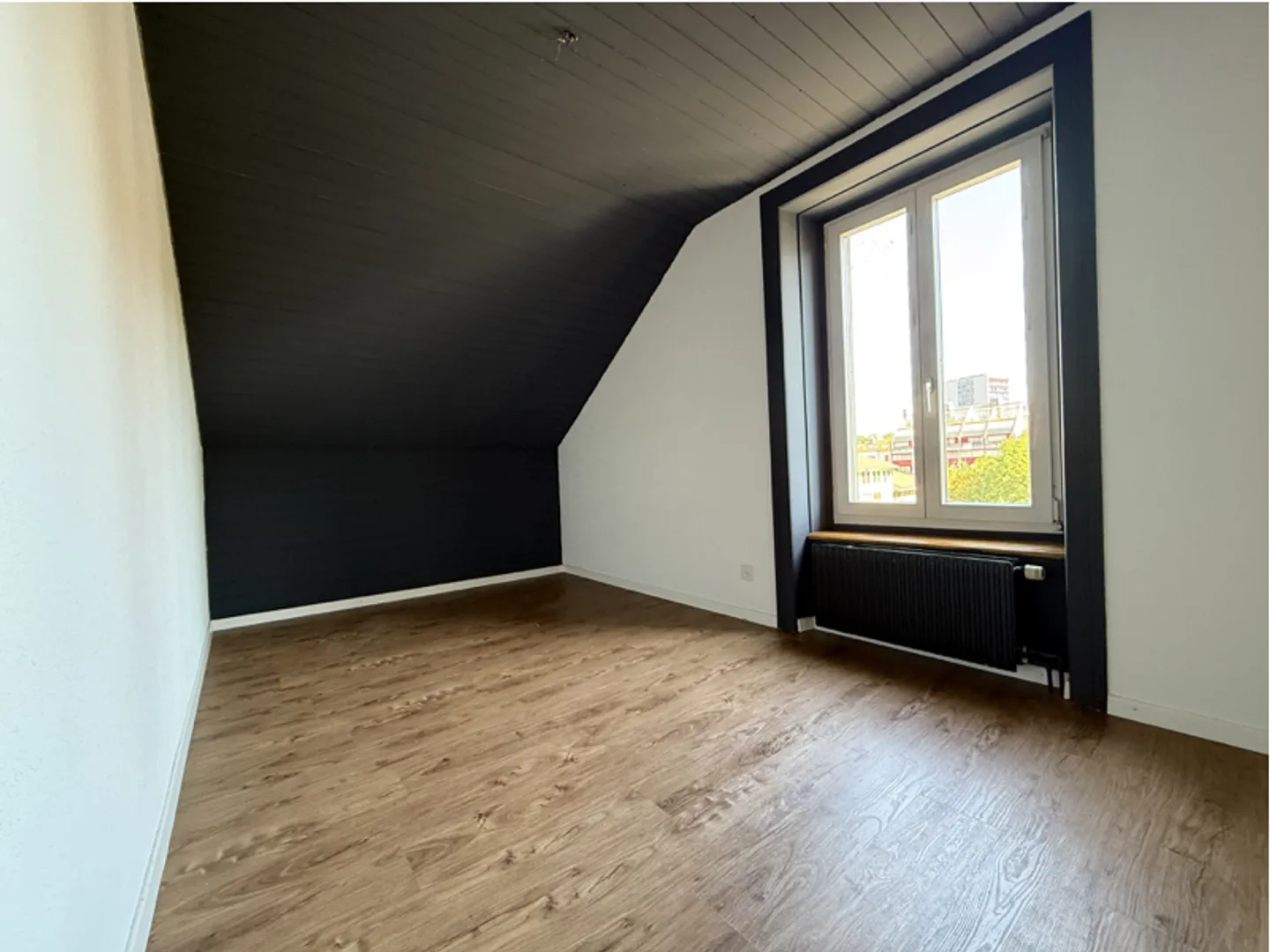 Attraktives Mehrfamilienhaus an zentraler Lage in Biel - Foto 1 von 9