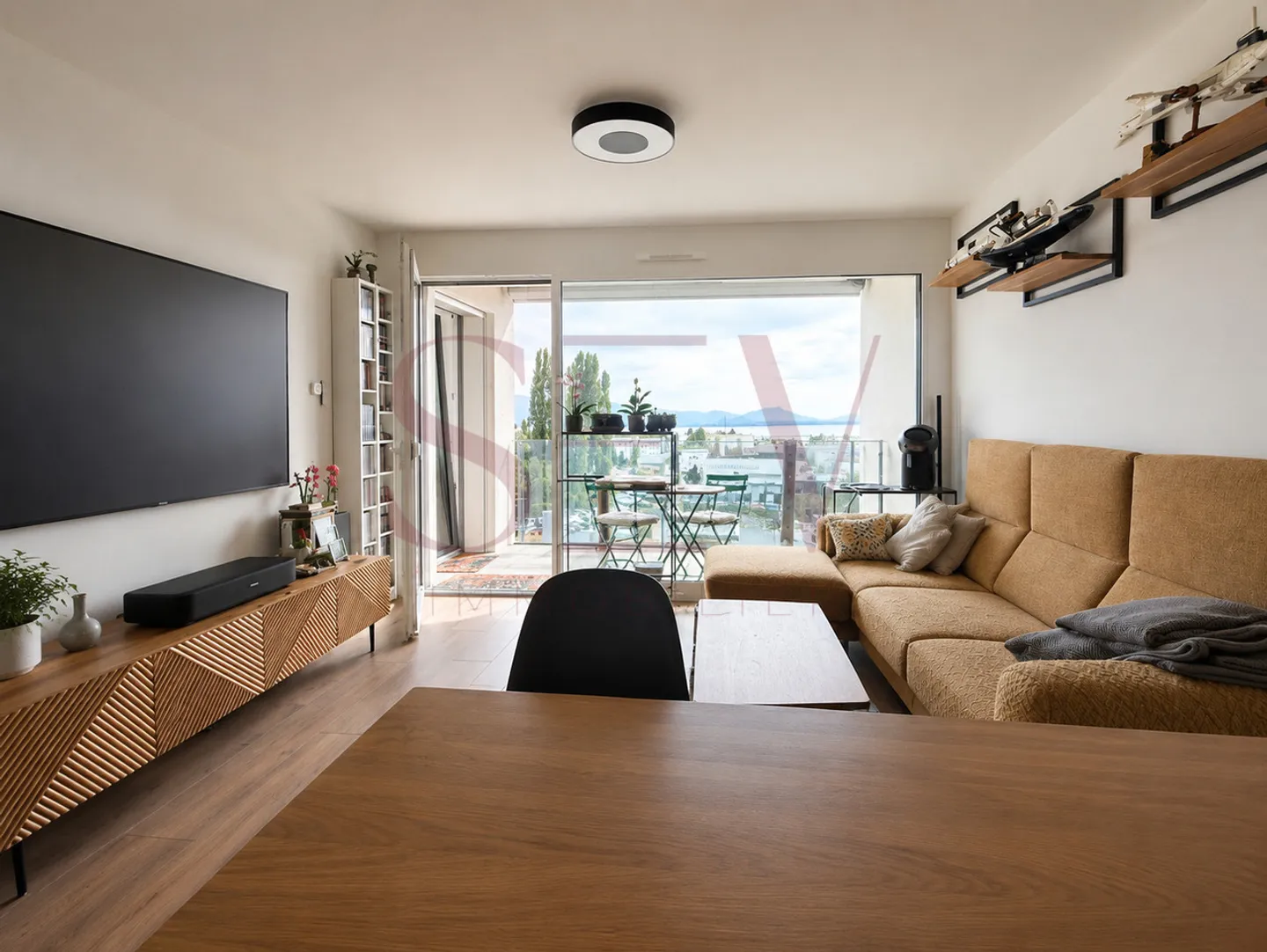 Appartement moderne avec vue lac - Photo 3 sur 5