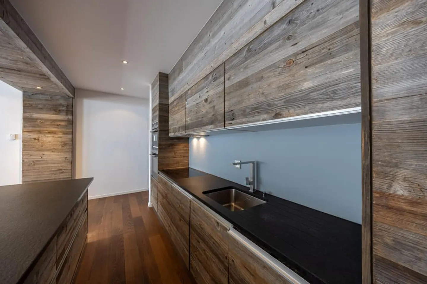 Appartement rénové avec terrasses - Photo 6 sur 13