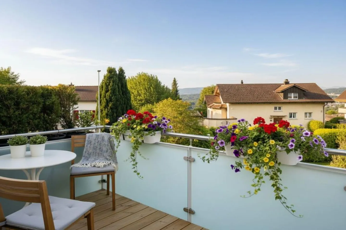 Maison individuelle avec jardin et unité de vie séparée - appartement de 3,5 pièces et appartement de 5,5 pièces - Photo 2 sur 5