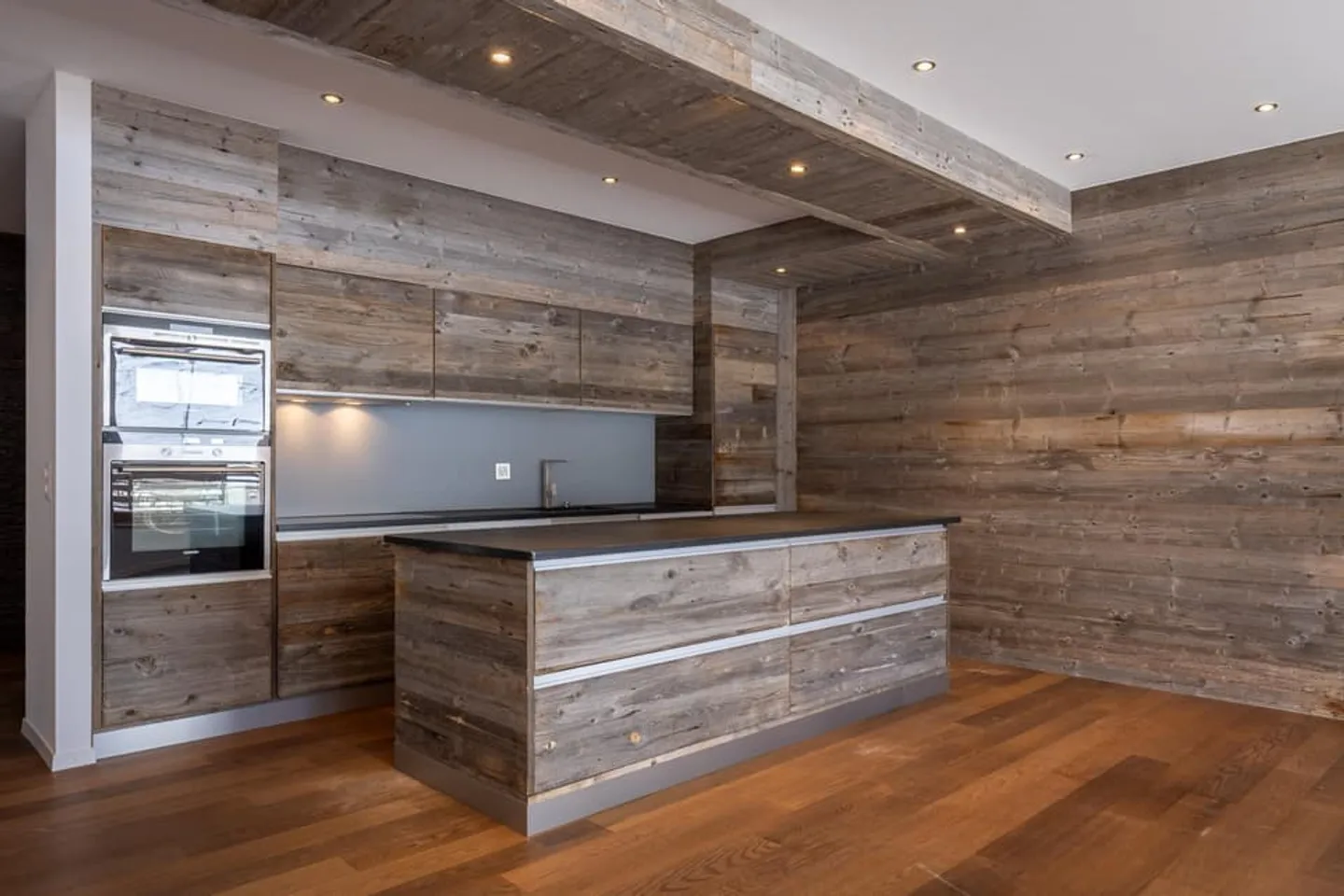 Appartement rénové avec terrasses - Photo 8 sur 13