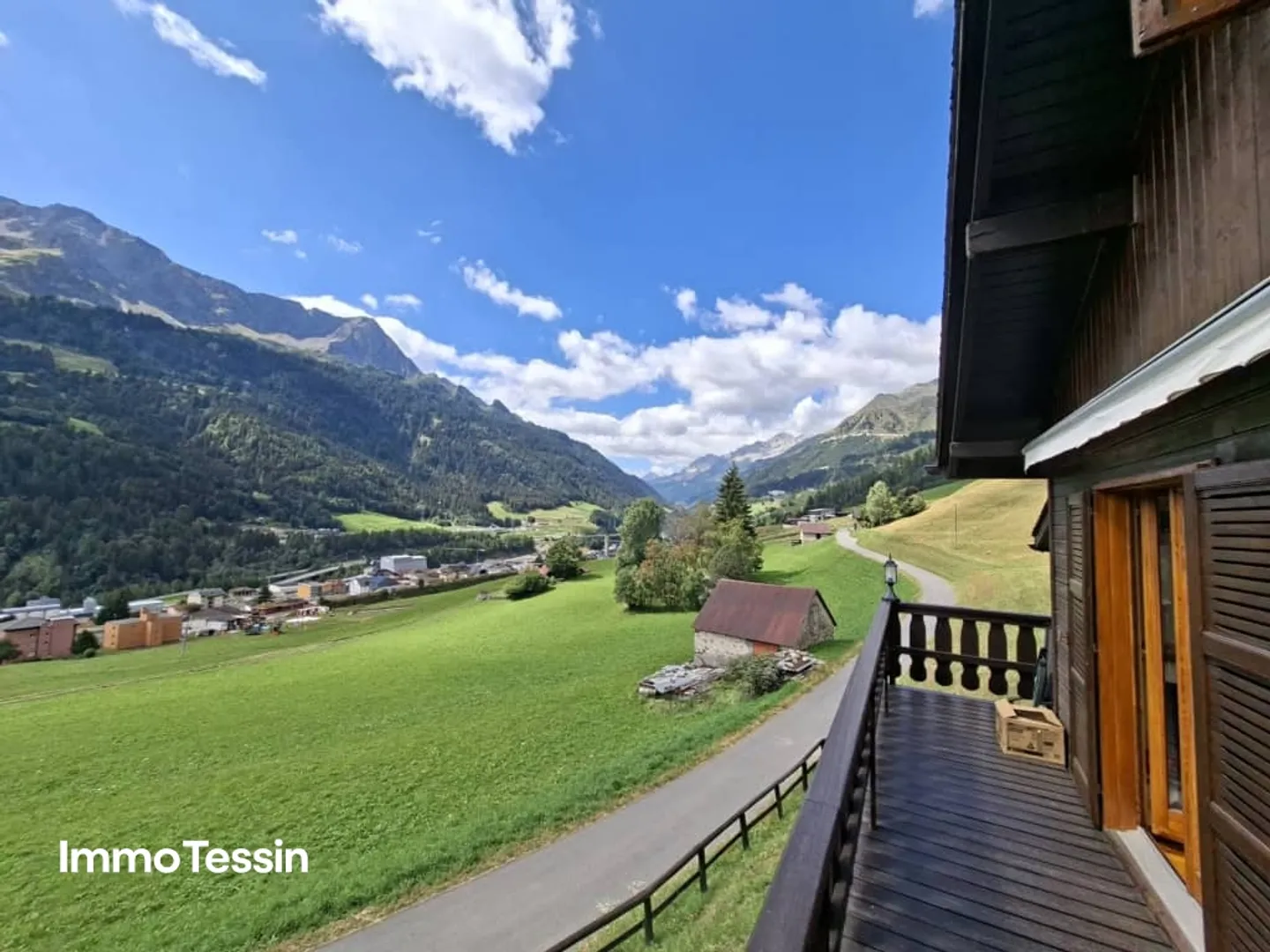 DEUXIÈME RÉSIDENCE : Magnifique chalet avec un travail du bois raffiné et un appartement d'invité dans un emplacement ensoleillé bien situé - Photo 6 sur 13