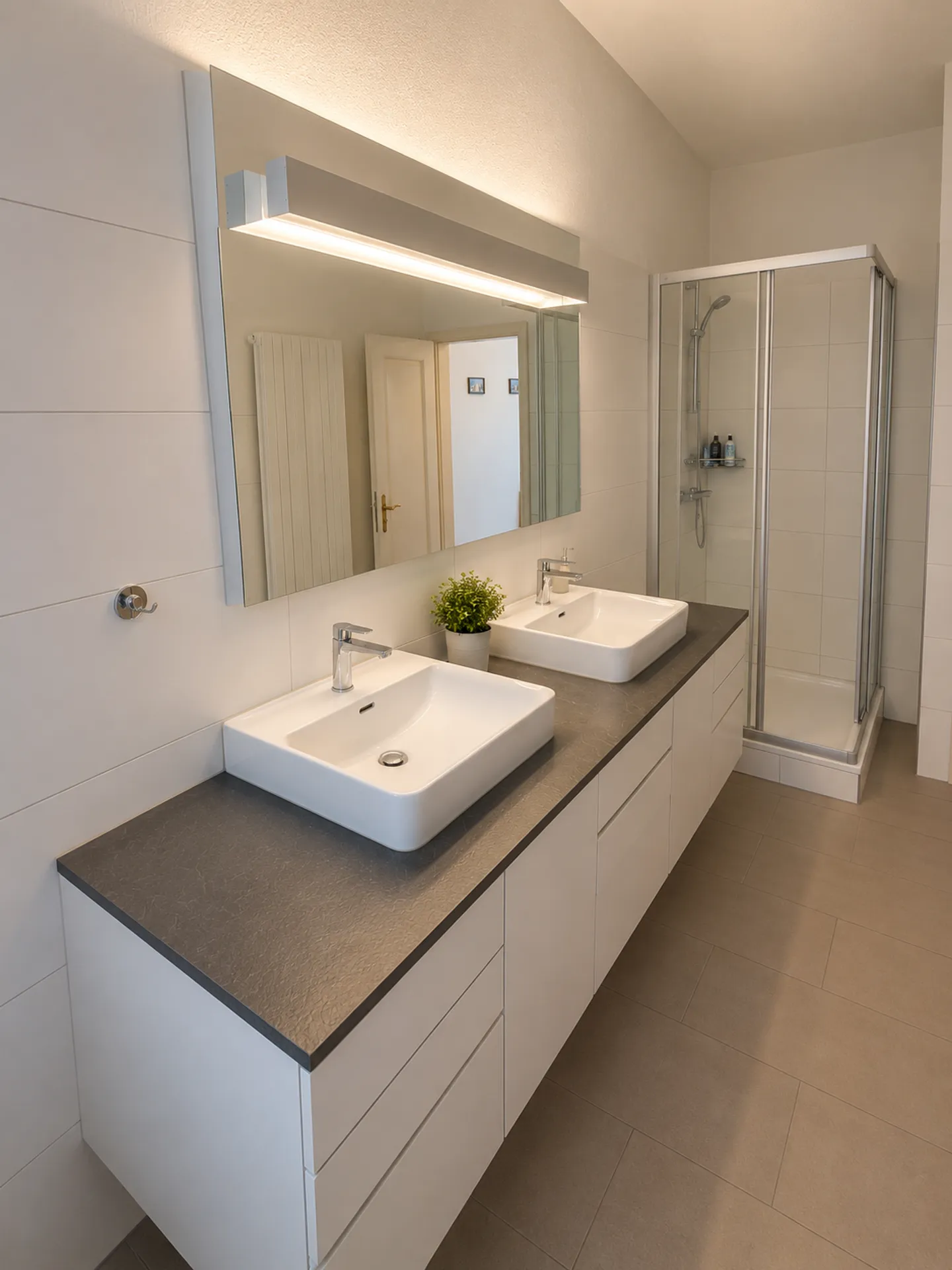 6.5 room apartment with generous layout and large balcony/terrace - Photo 3 of 8