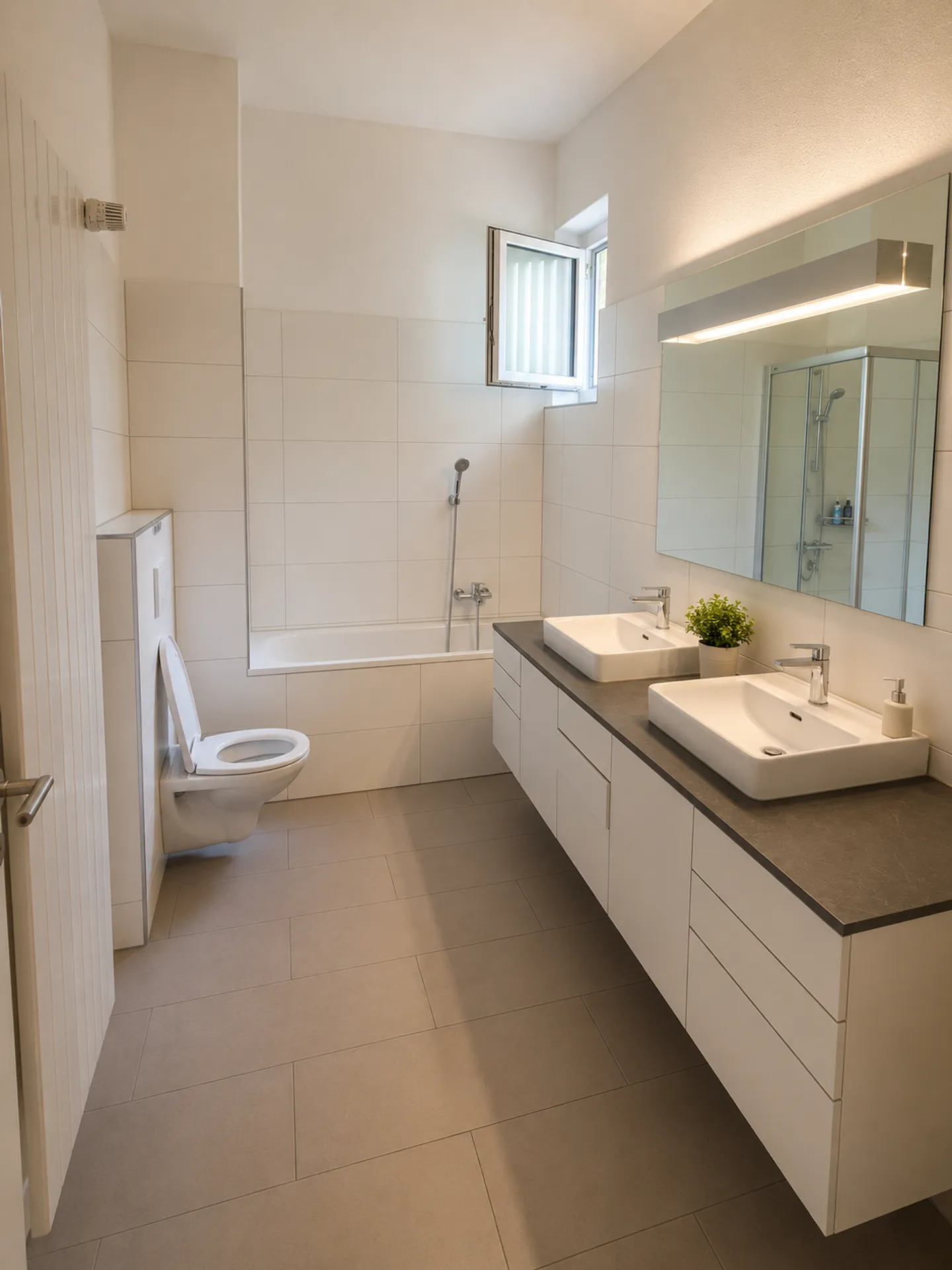 6.5 room apartment with generous layout and large balcony/terrace - Photo 4 of 8