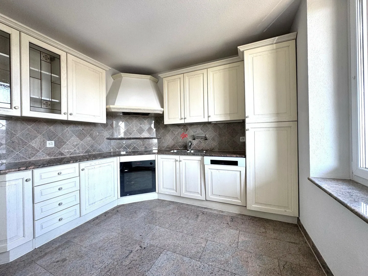 Lakeview Apartments - Photo 4 of 8