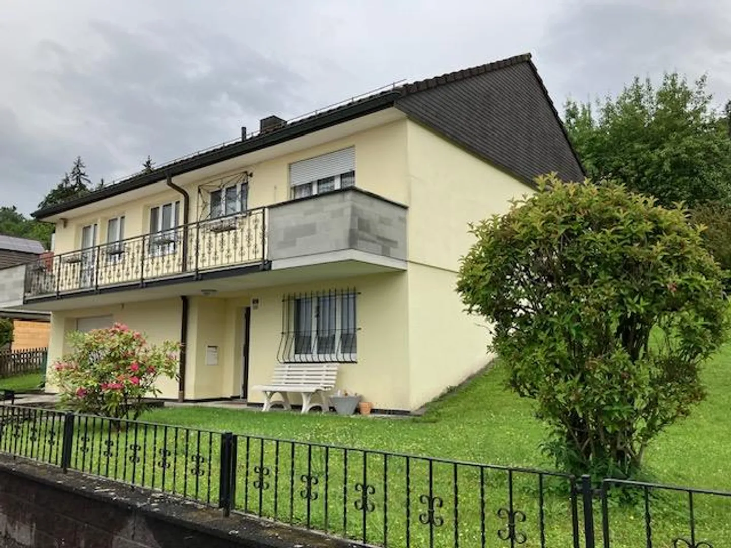 Detached House Well Maintained - Photo 2 of 12