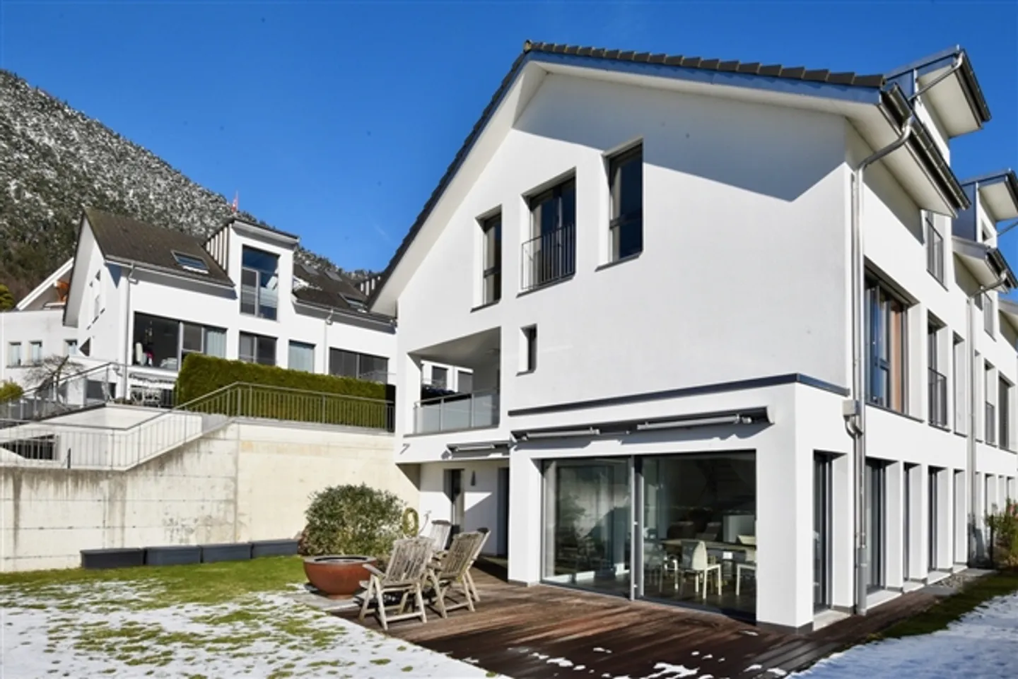 «Grosses Doppeleinfamilienhaus an wunderbarer Aussichtslage» - Foto 1 von 12