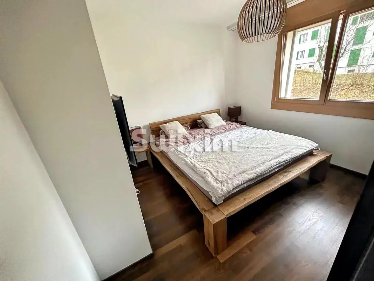 Modern Apartment with Terrace - Photo 9 of 12