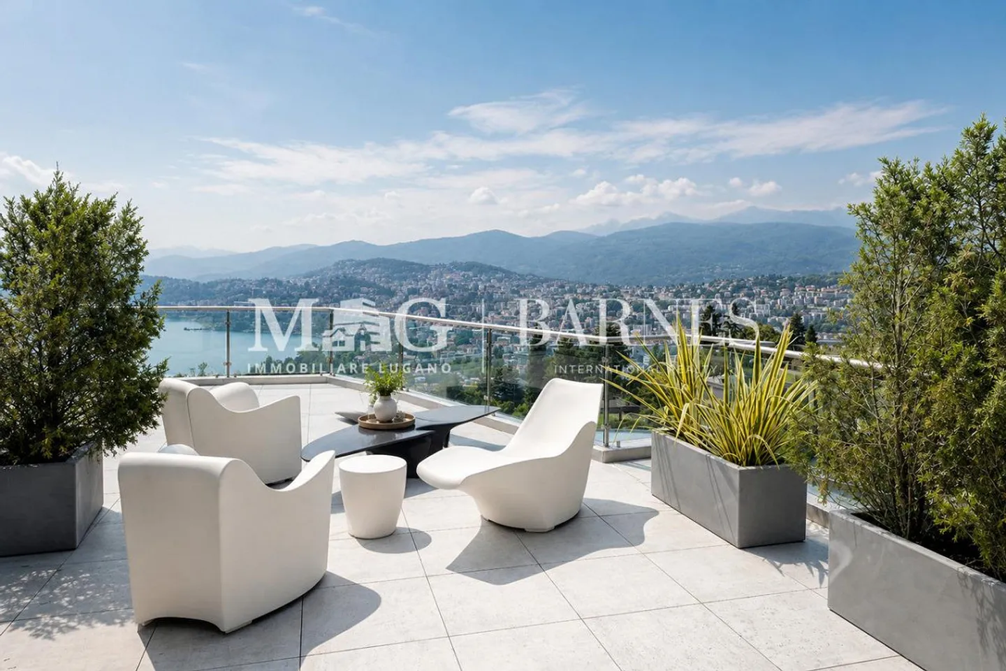 Lugano, Castagnola: Modern villa with pool and lake view - Photo 18 of 21