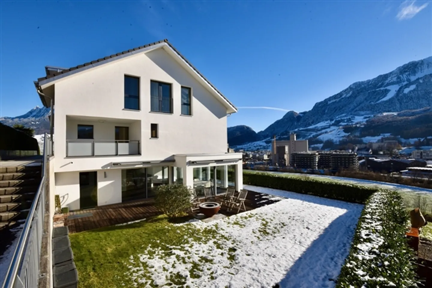 «Grosses Doppeleinfamilienhaus an wunderbarer Aussichtslage» - Foto 2 von 12