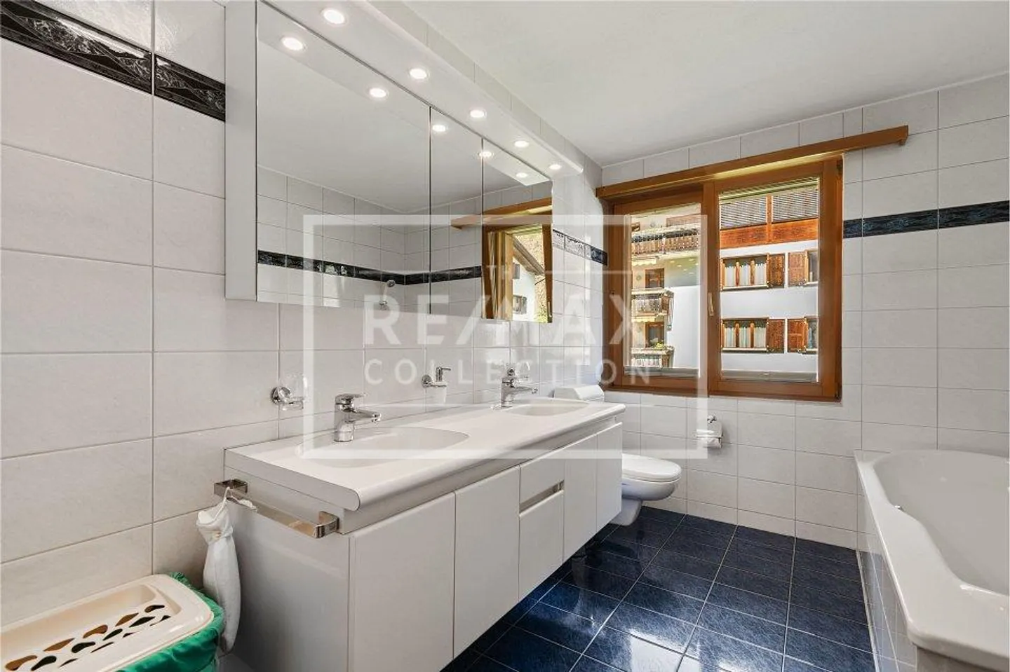 Casa con 8.5 stanze - Foto 10 di 13