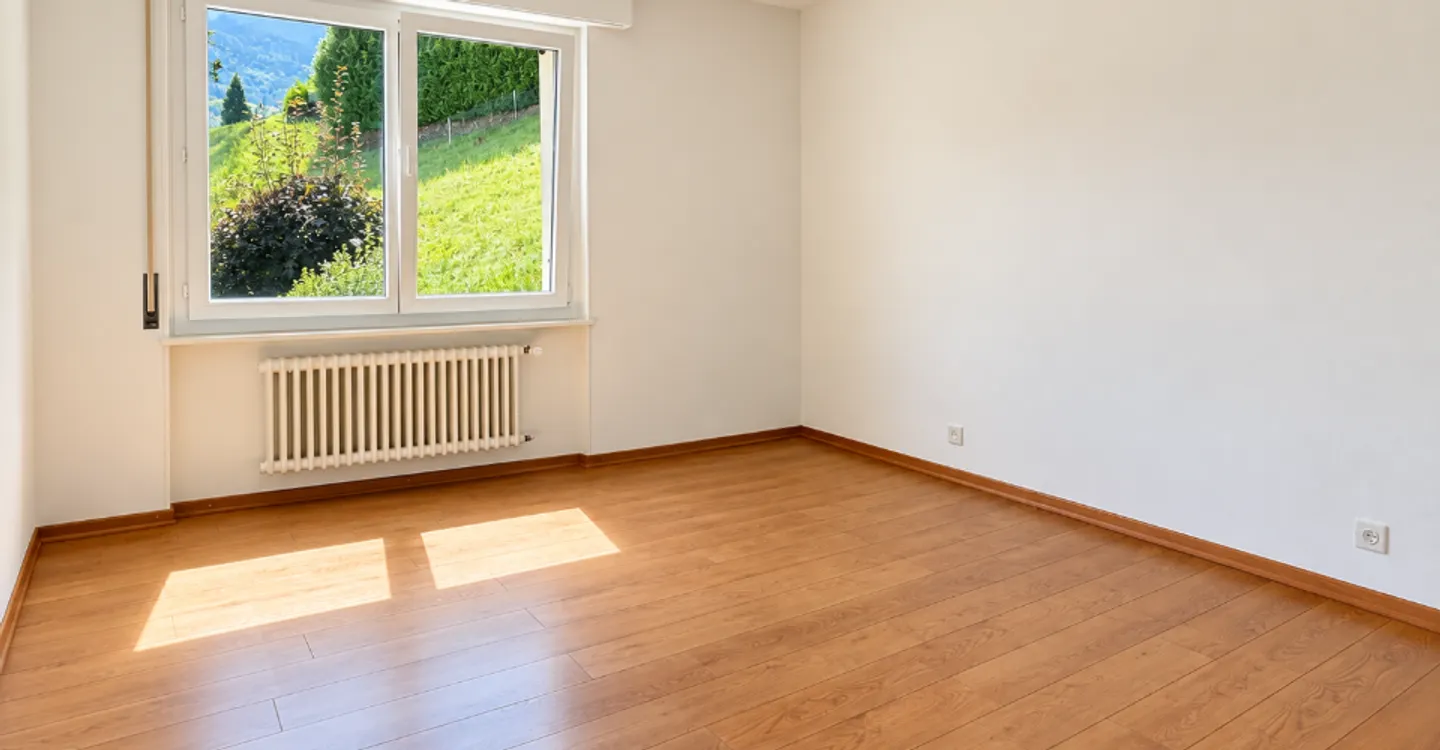 Schöne 3,5-Zimmer-Wohnung zur Miete in Monthey mit großer Terrasse - Foto 3 von 9