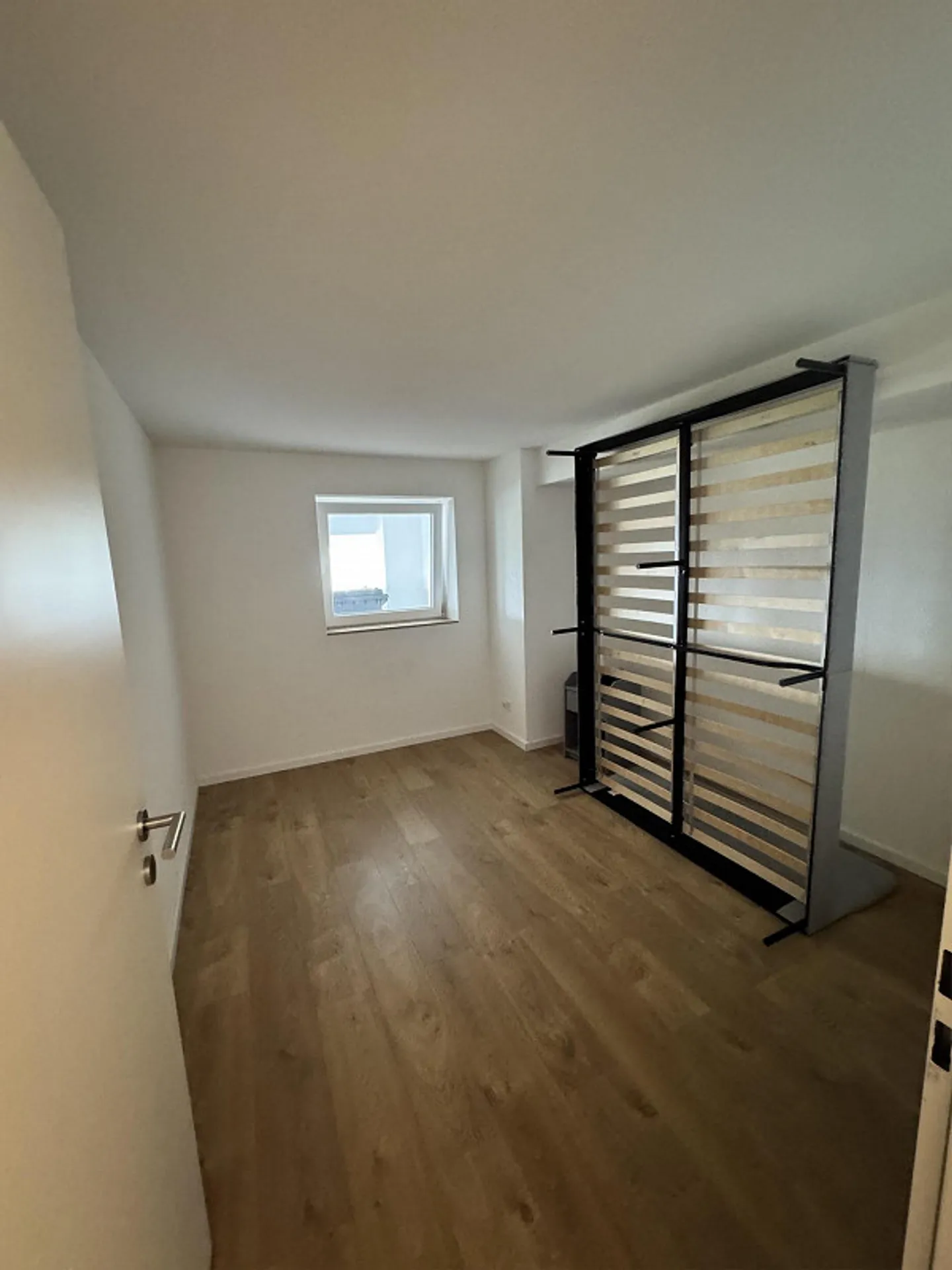 Appartamento moderno di 2,5 stanze in affitto - Foto 3 di 7